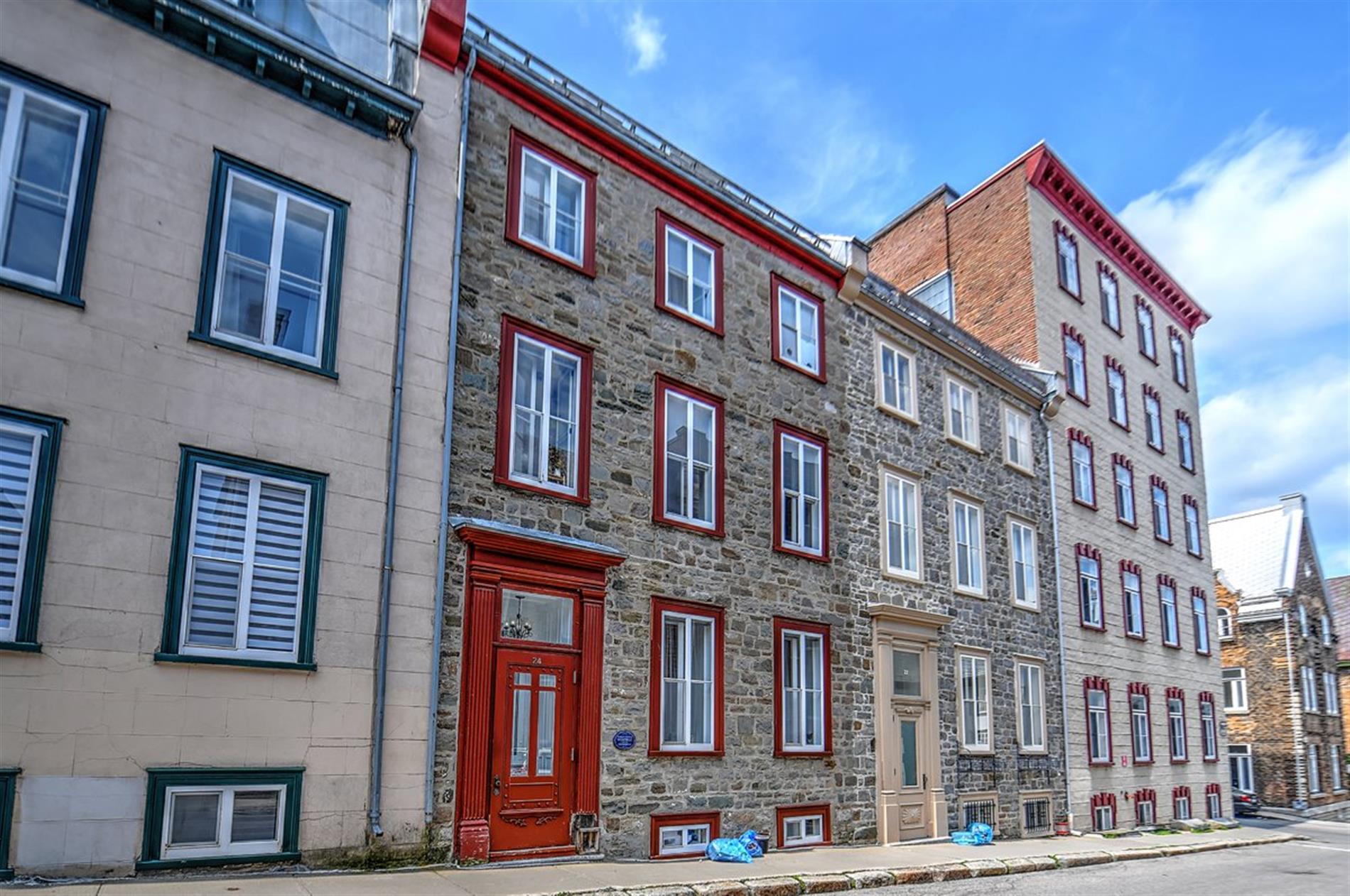 1-24 Rue Ste-Ursule — photo 1