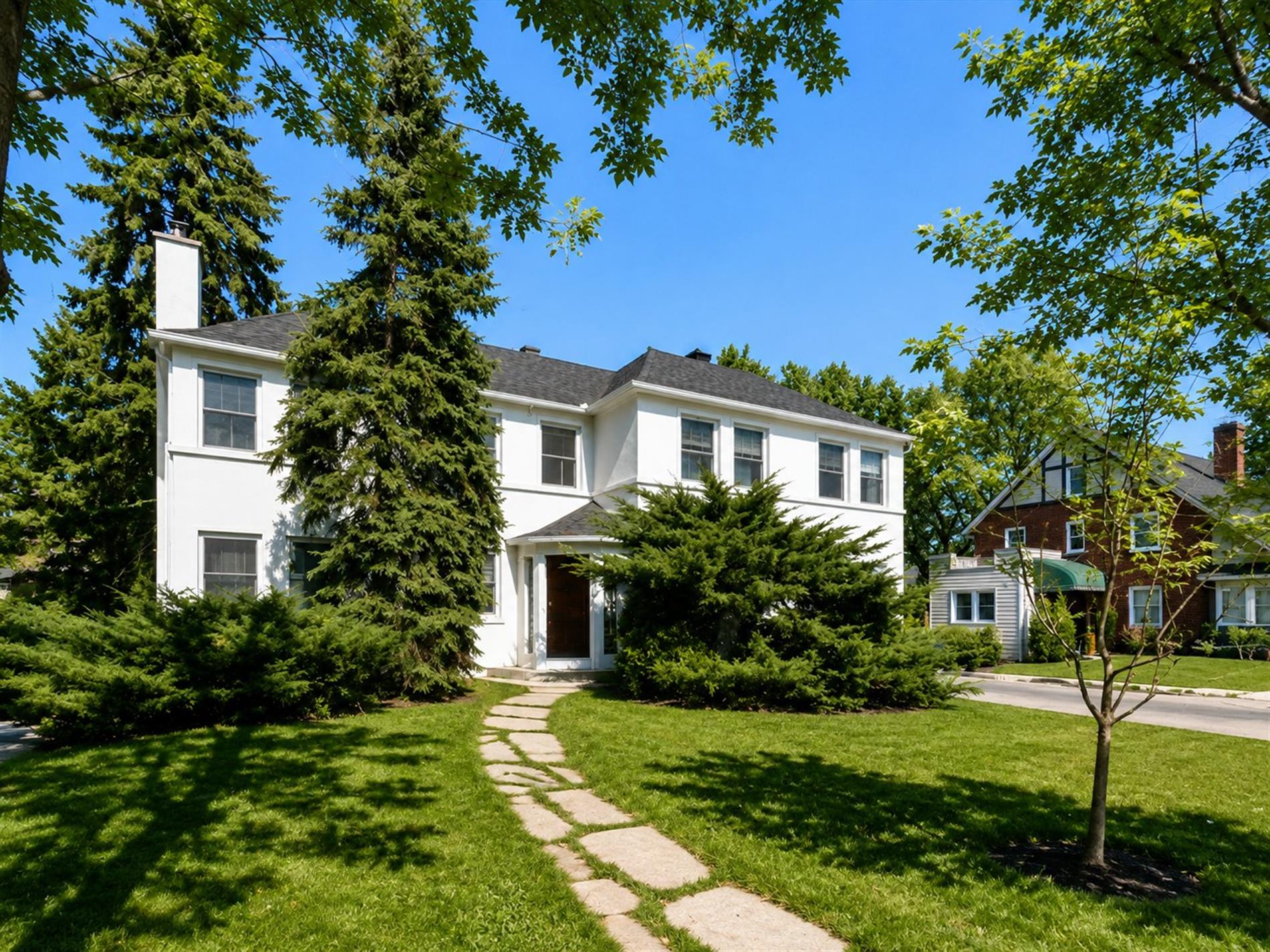 135 Av. Vivian — photo 1