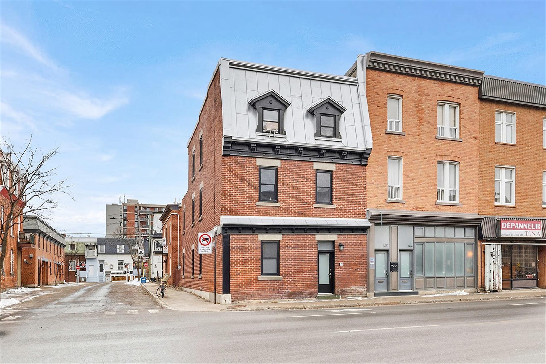 2451 Rue Ste-Catherine E. — photo 1