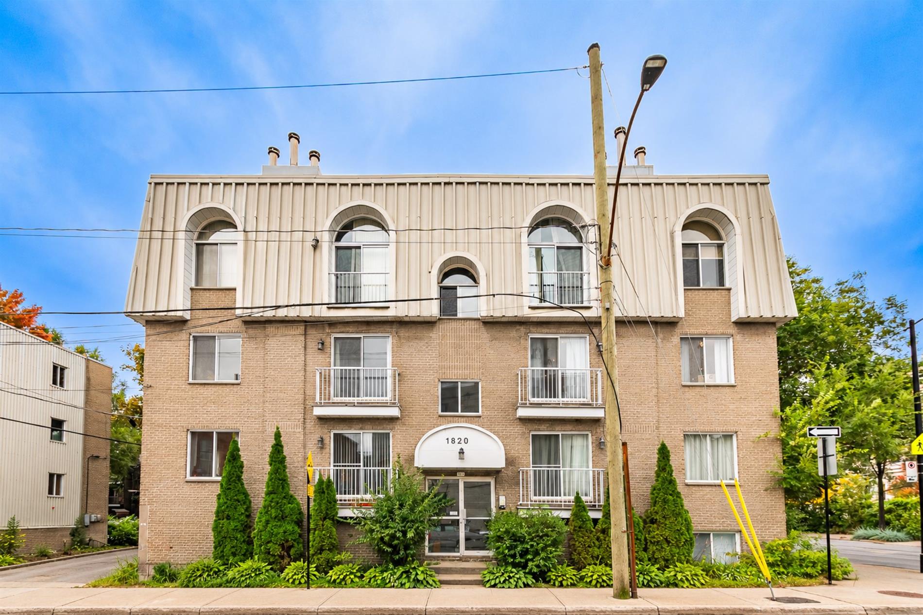 D5-1820 Av. Lalonde — photo 1