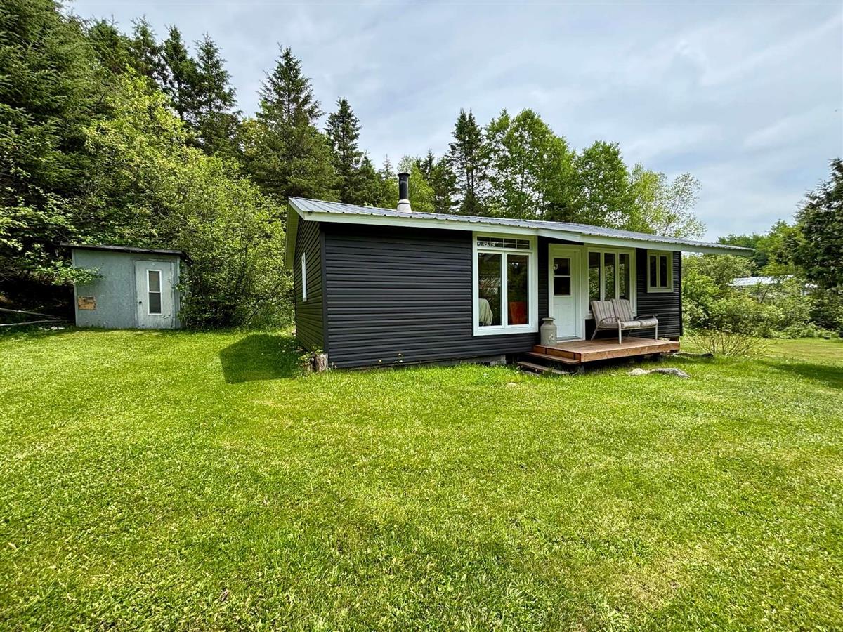 Bungalow 20A-20B 10e Rang, Sainte-Aurélie