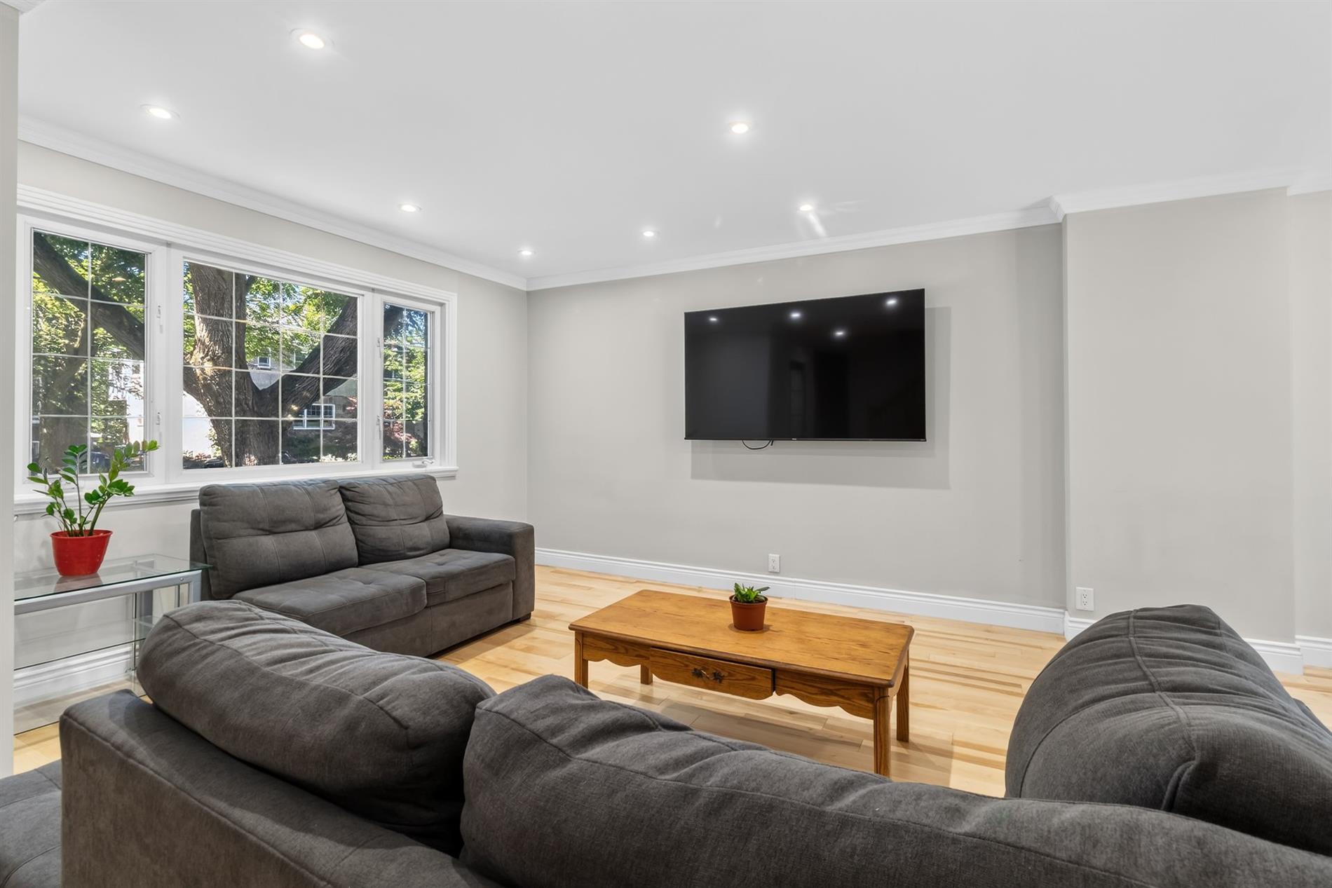 4573 Av. de Mayfair — photo 2