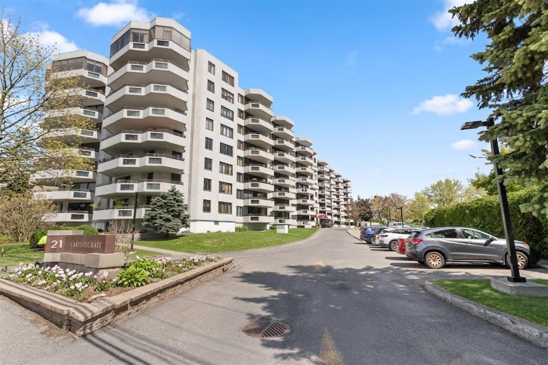 21 Ch. du Bord-du-Lac-Lakeshore — photo 1