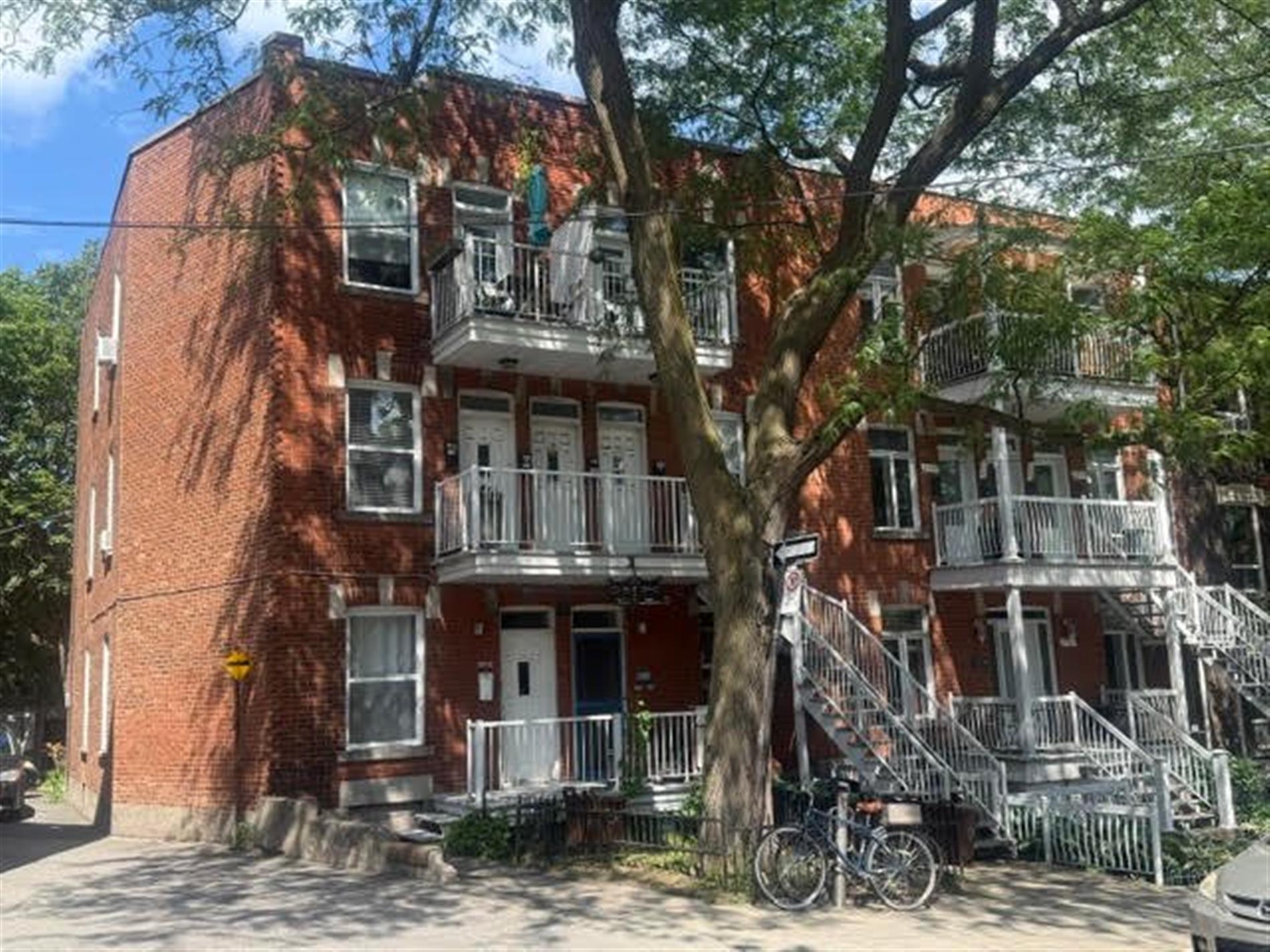 2563-2573 Rue Sheppard — photo 1