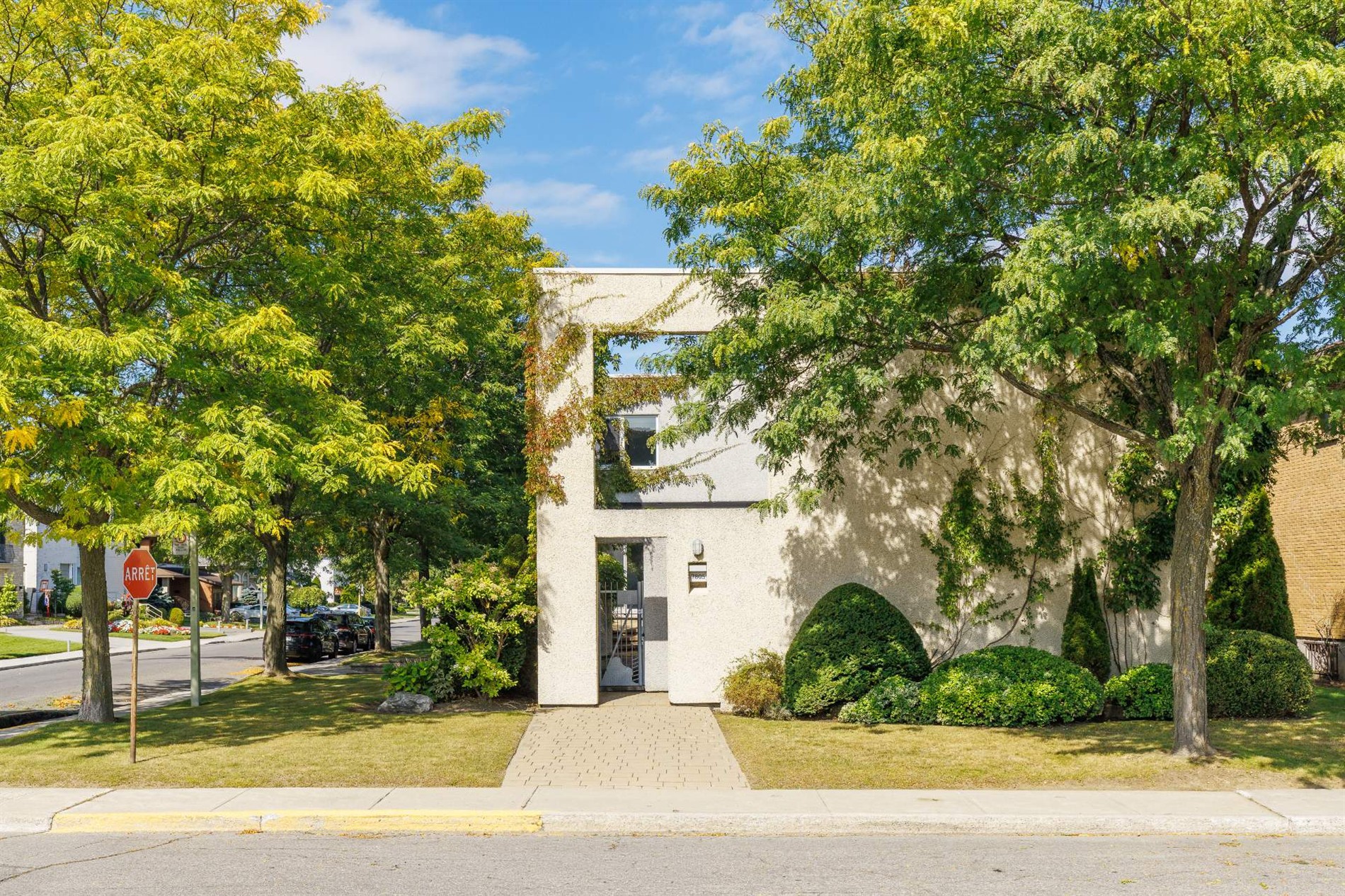 7805 Rue De Bécancour — photo 1