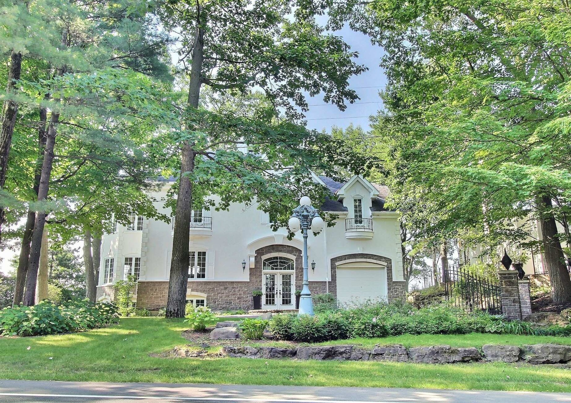 2259 Ch. Hemming — photo 1