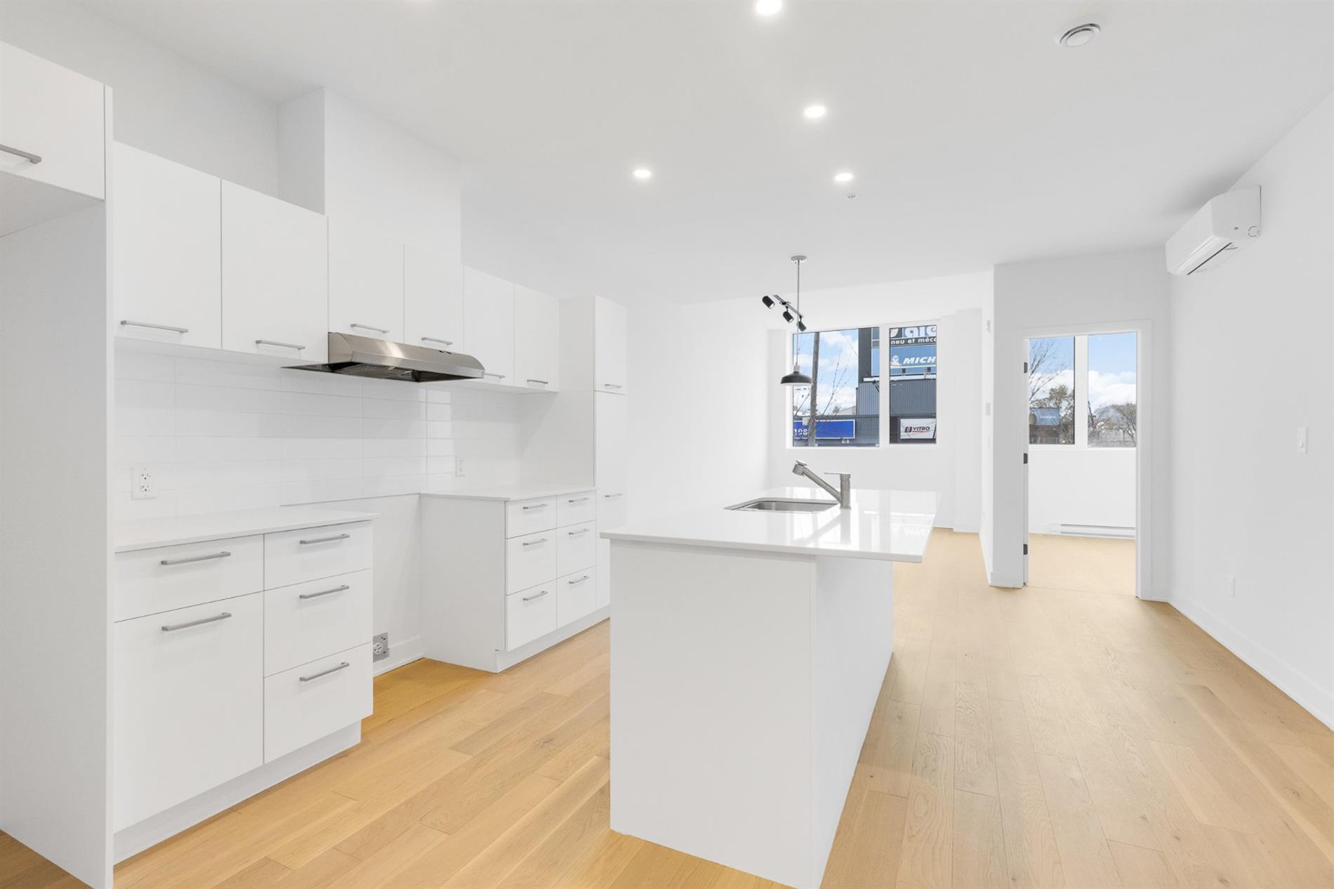 203-5410 Av. Papineau — photo 2