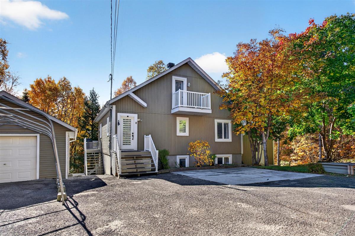 Maison à étages Sainte-Anne-des-Lacs