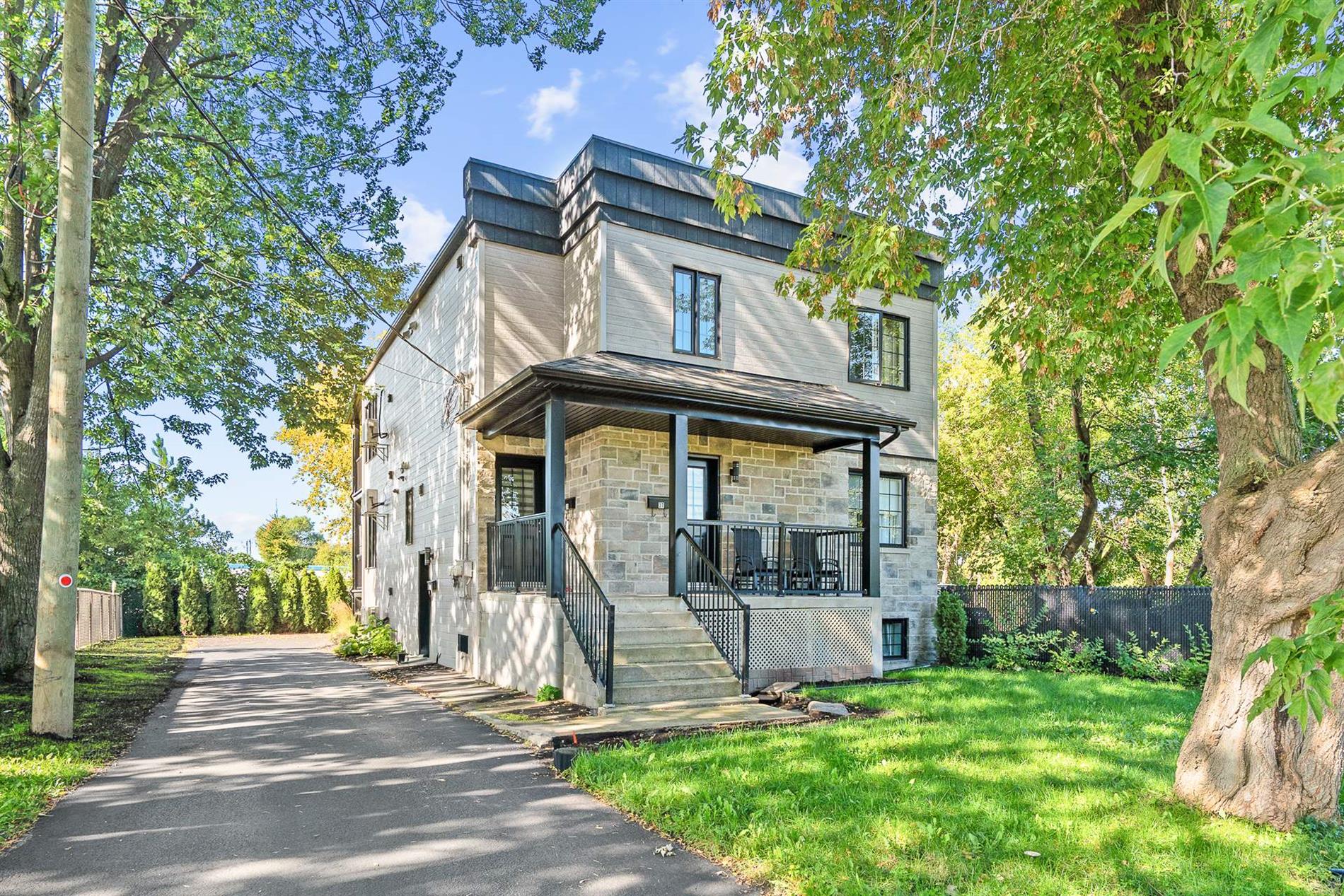 Triplex à vendre, Sainte-Thérèse : photo principale