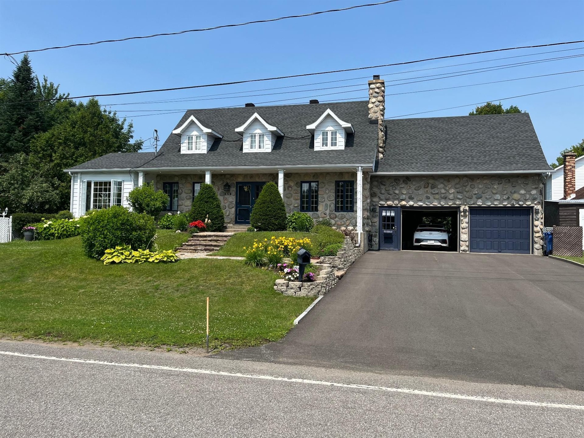 621 Boul. Robitaille — photo 1