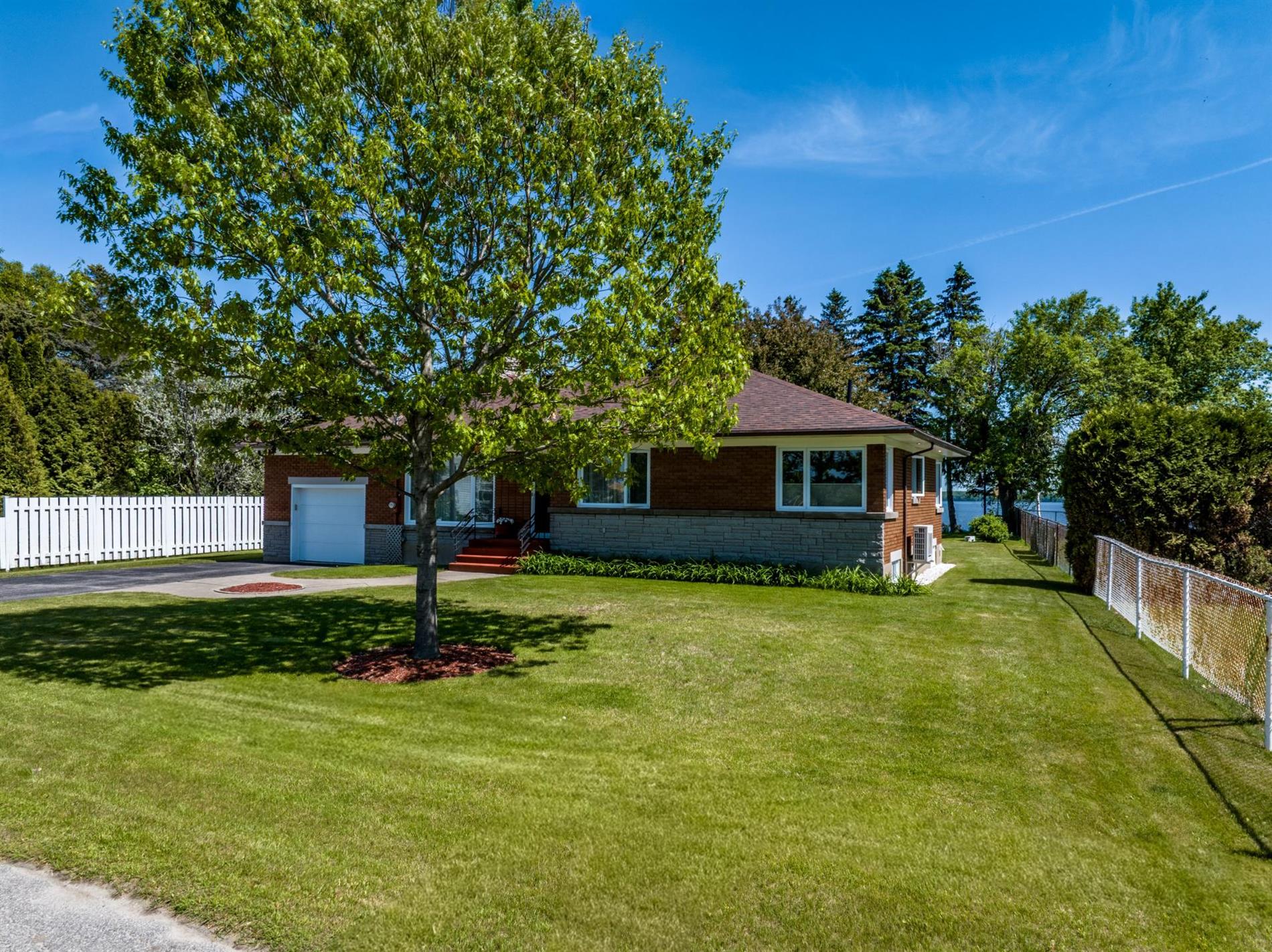 3578 Rue Notre-Dame E. — photo 1