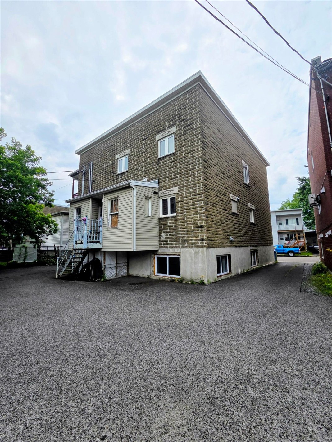 334-338 Av. Bernatchez — photo 3