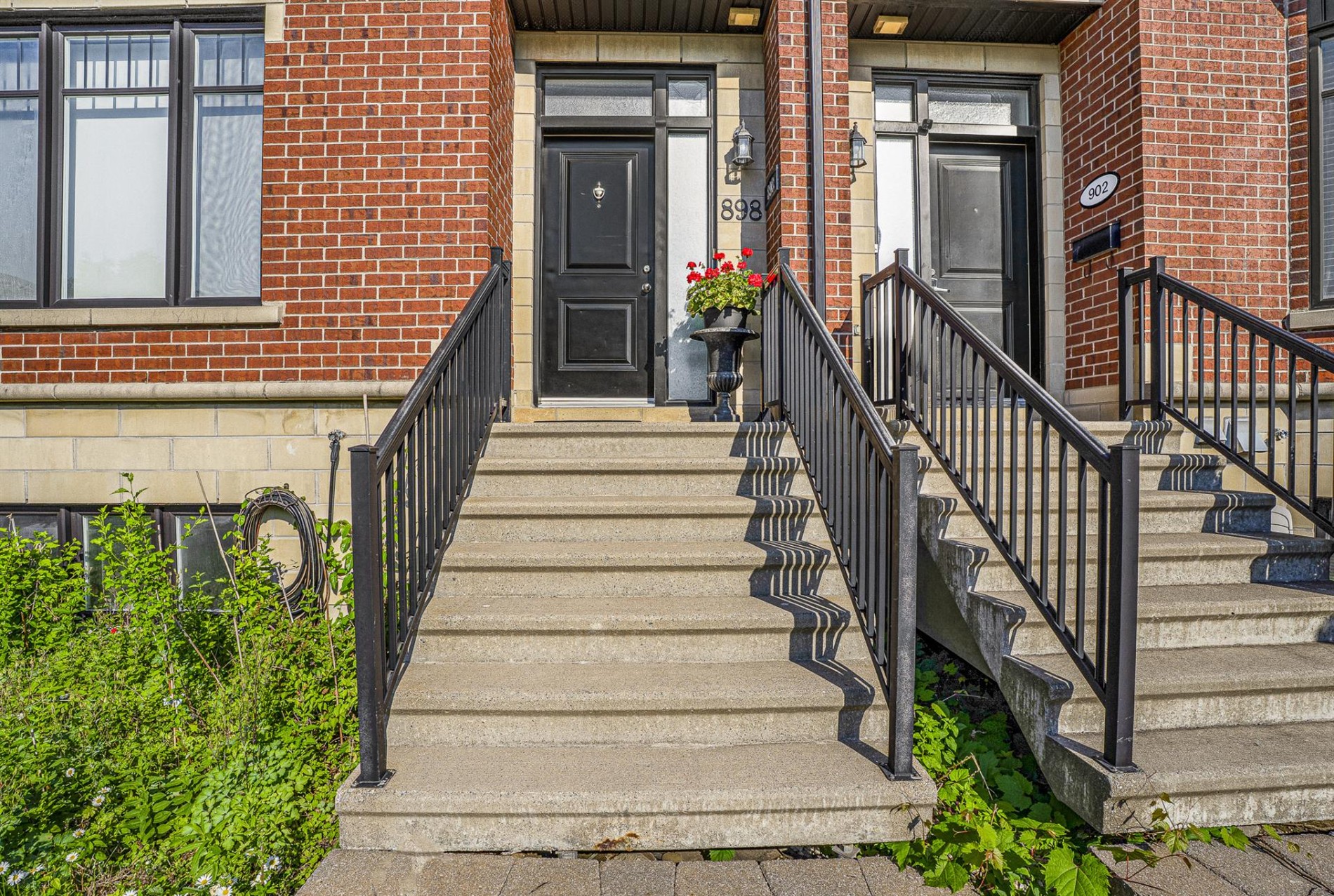 898 Rue Jules-Poitras — photo 3