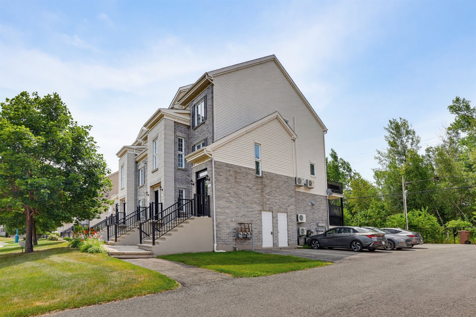 630 Rue de Pompadour — photo 3