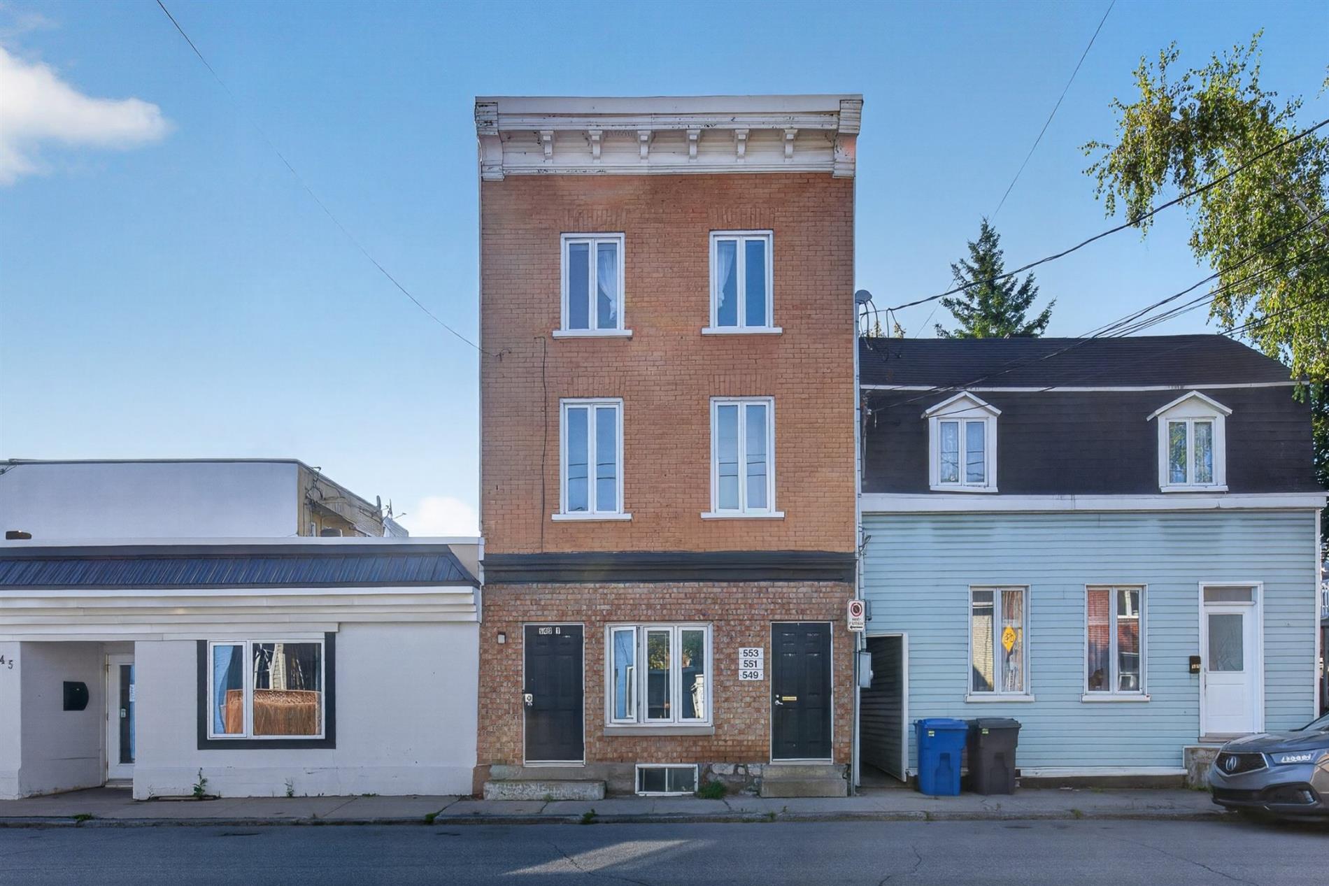 549-553 1/2 Av. des Oblats — photo 1