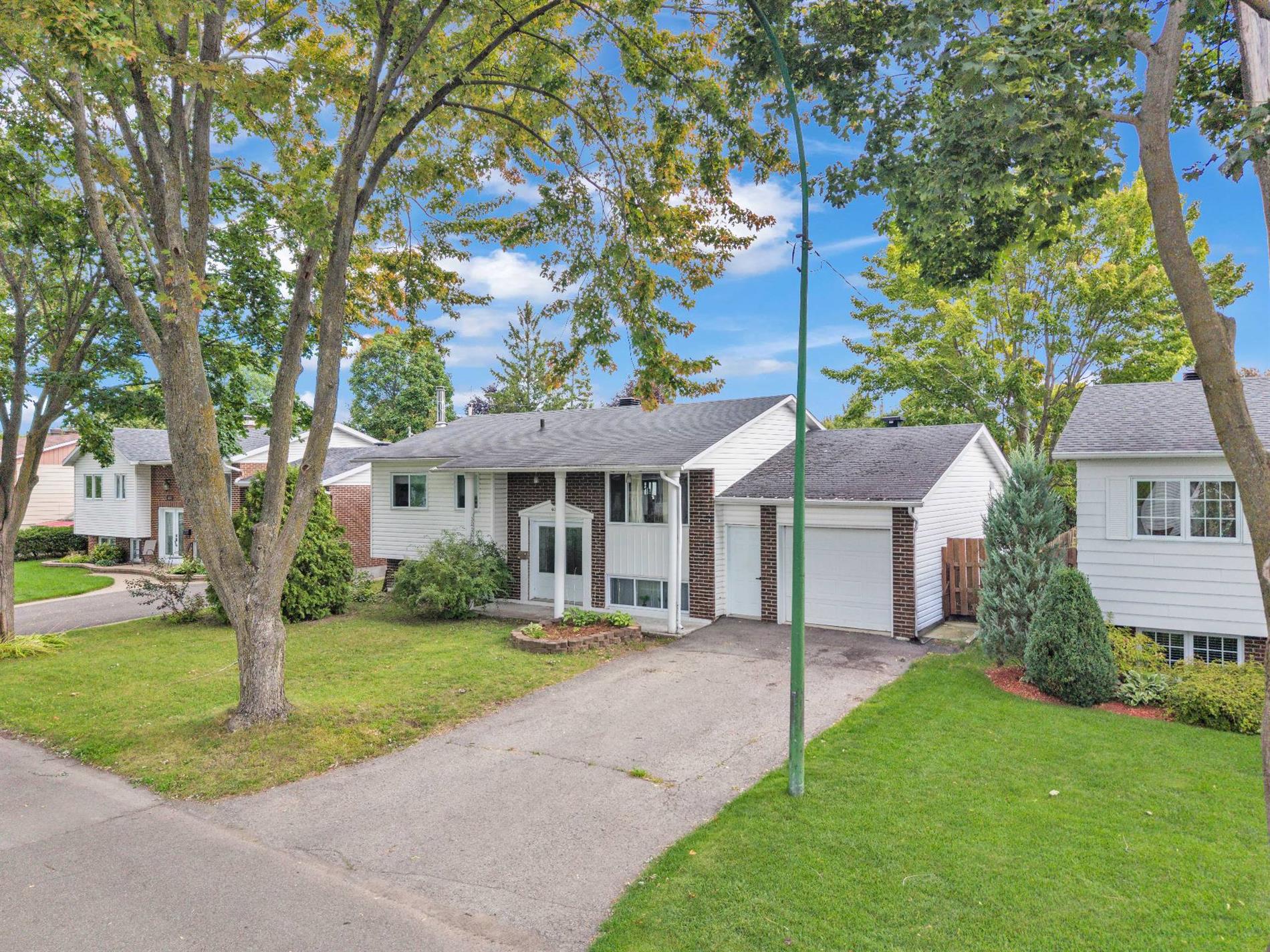 631 Rue Pierre-Dubeau — photo 1