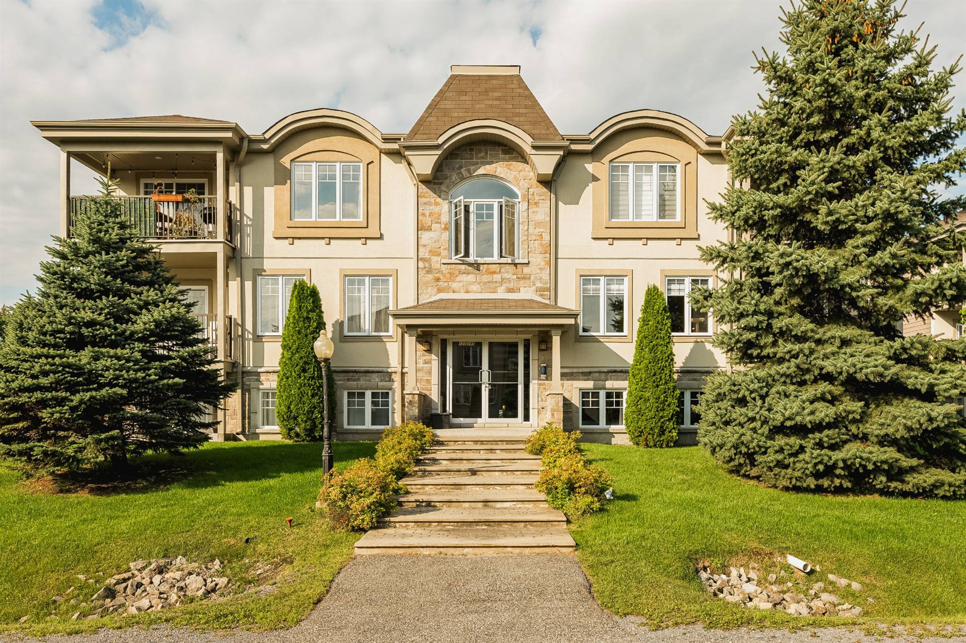 127 Rue Ste-Geneviève — photo 1