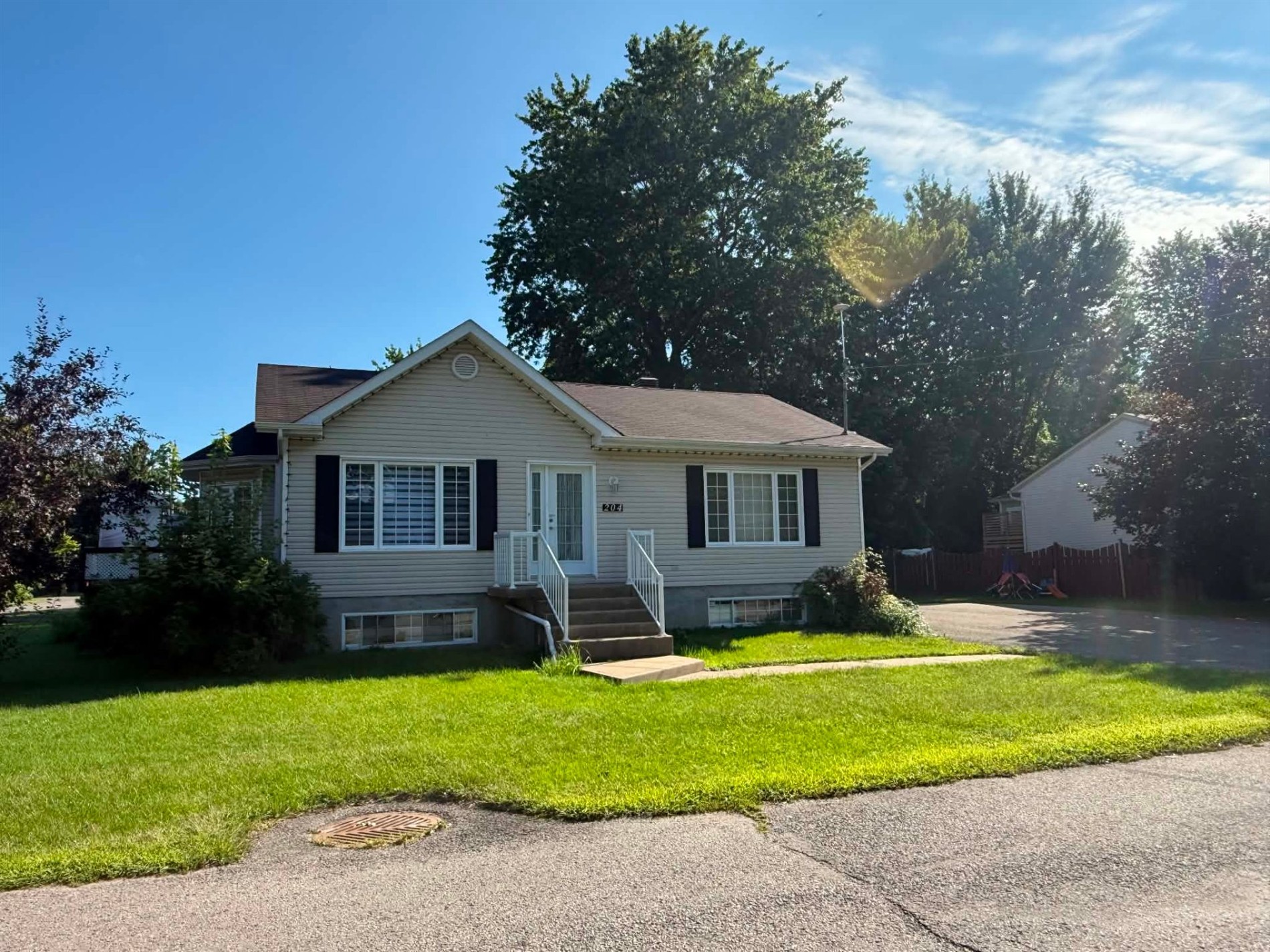 204 61e Avenue — photo 3
