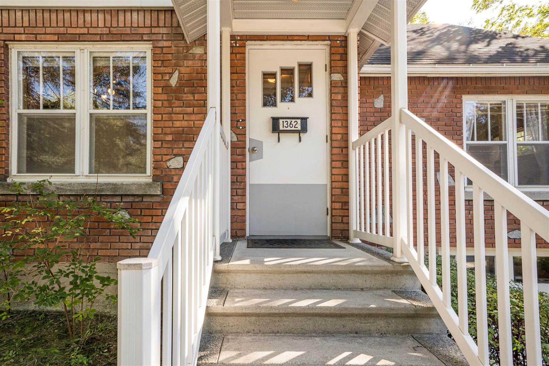 1362 Rue Prospect — photo 3