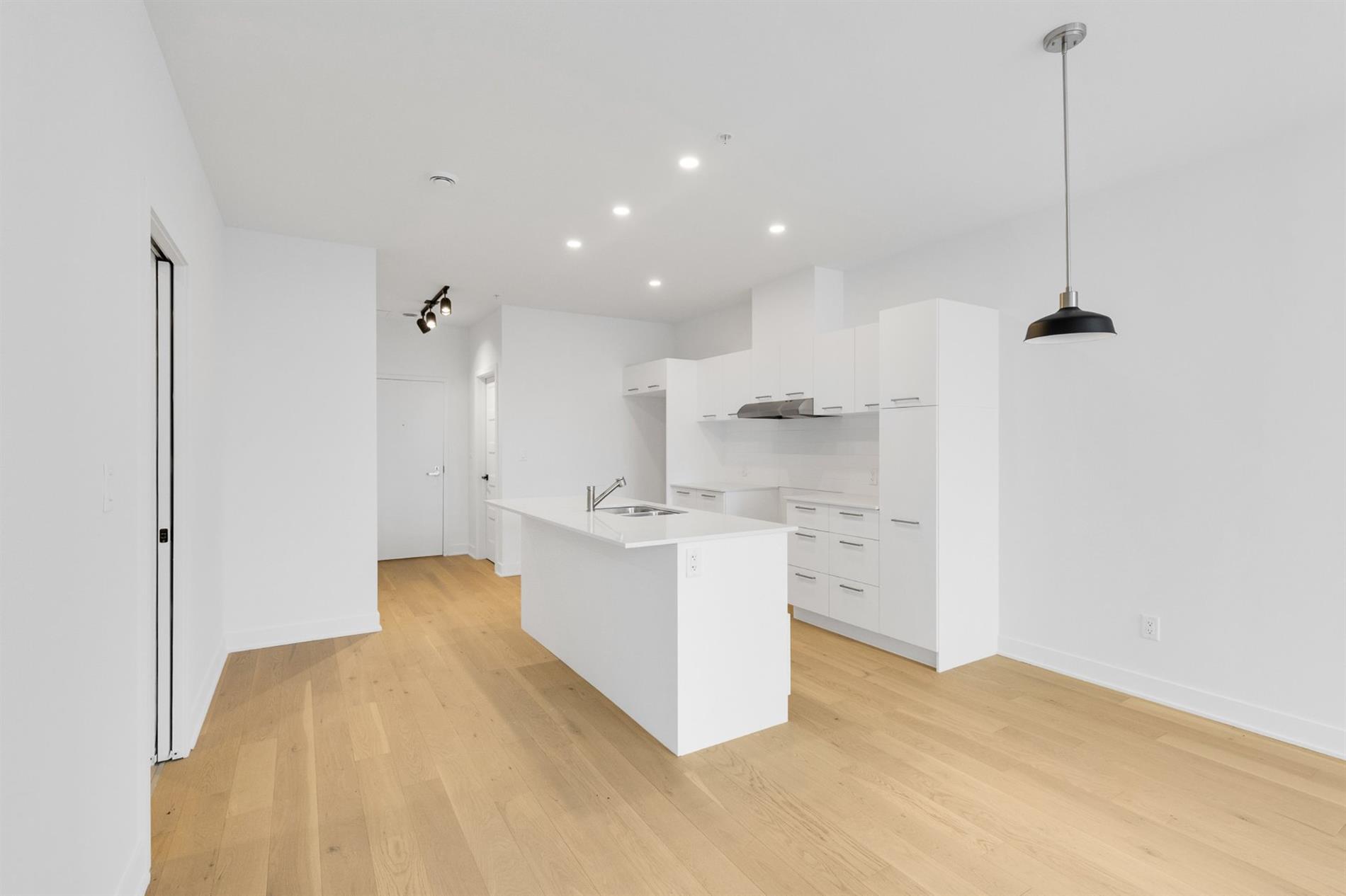 203-5410 Av. Papineau — photo 1