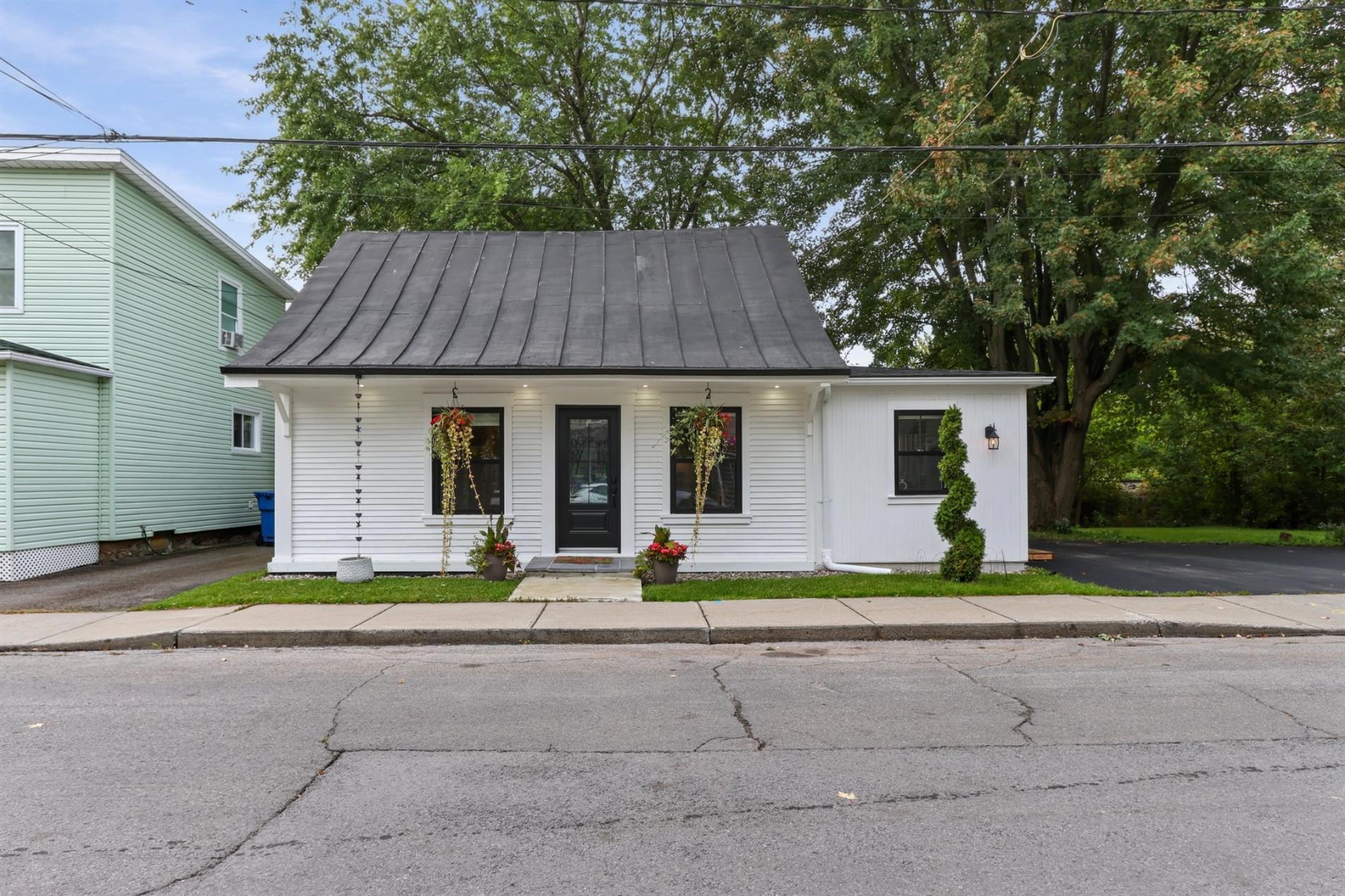 132 Rue St-Charles — photo 1
