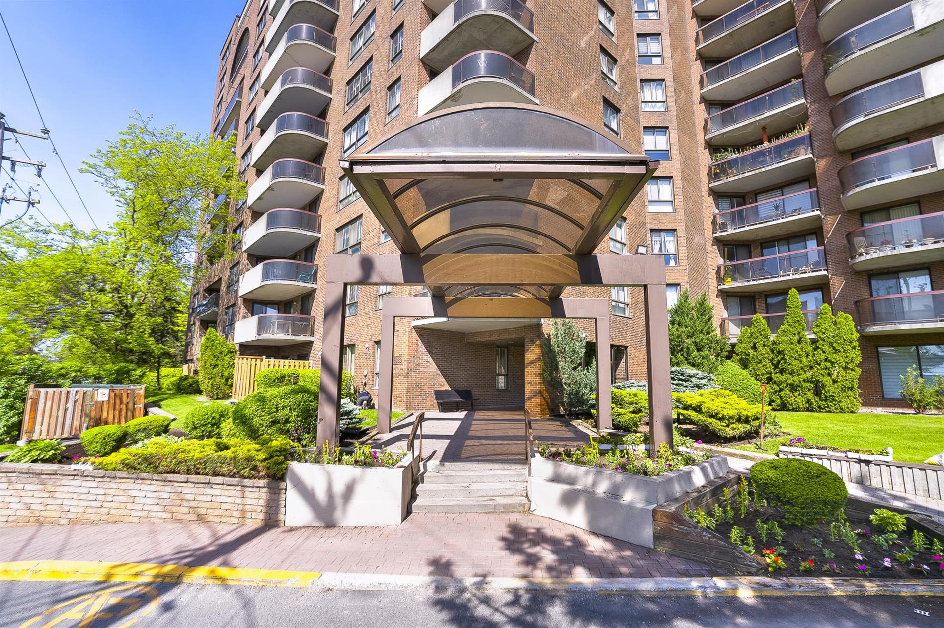 6980 Ch. de la Côte-St-Luc — photo 1