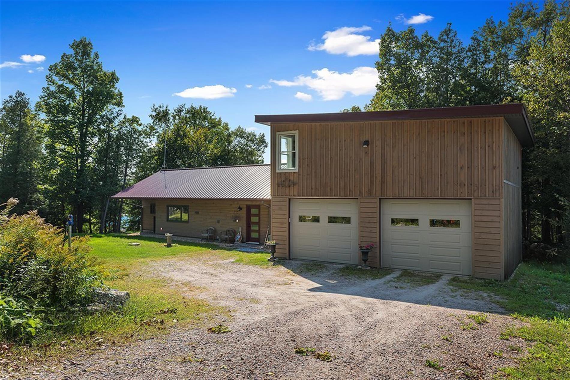 27 Ch. Farrell — photo 1