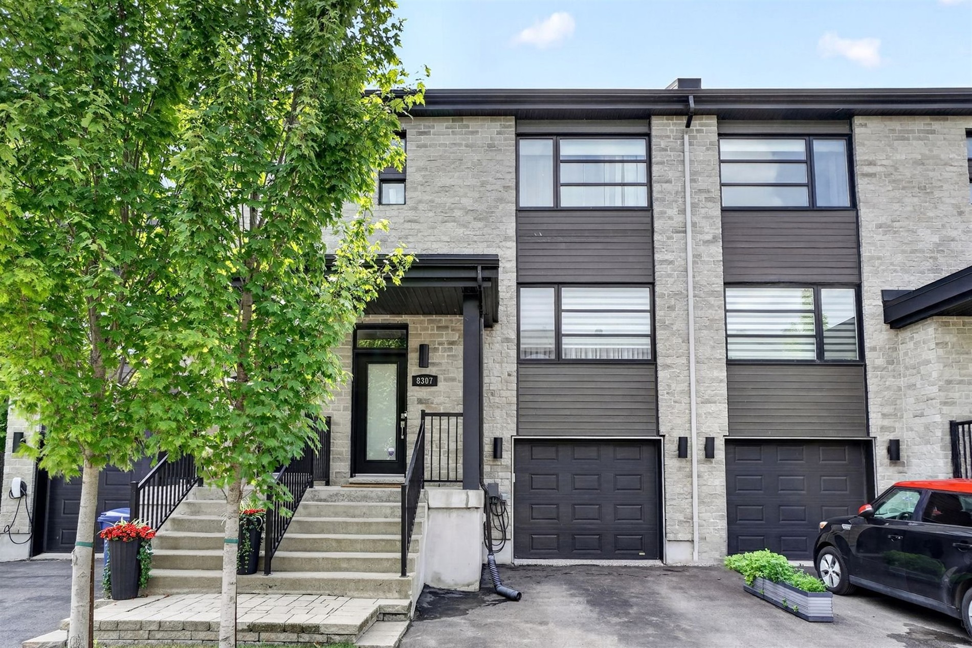 8307 Av. des Trembles — photo 2