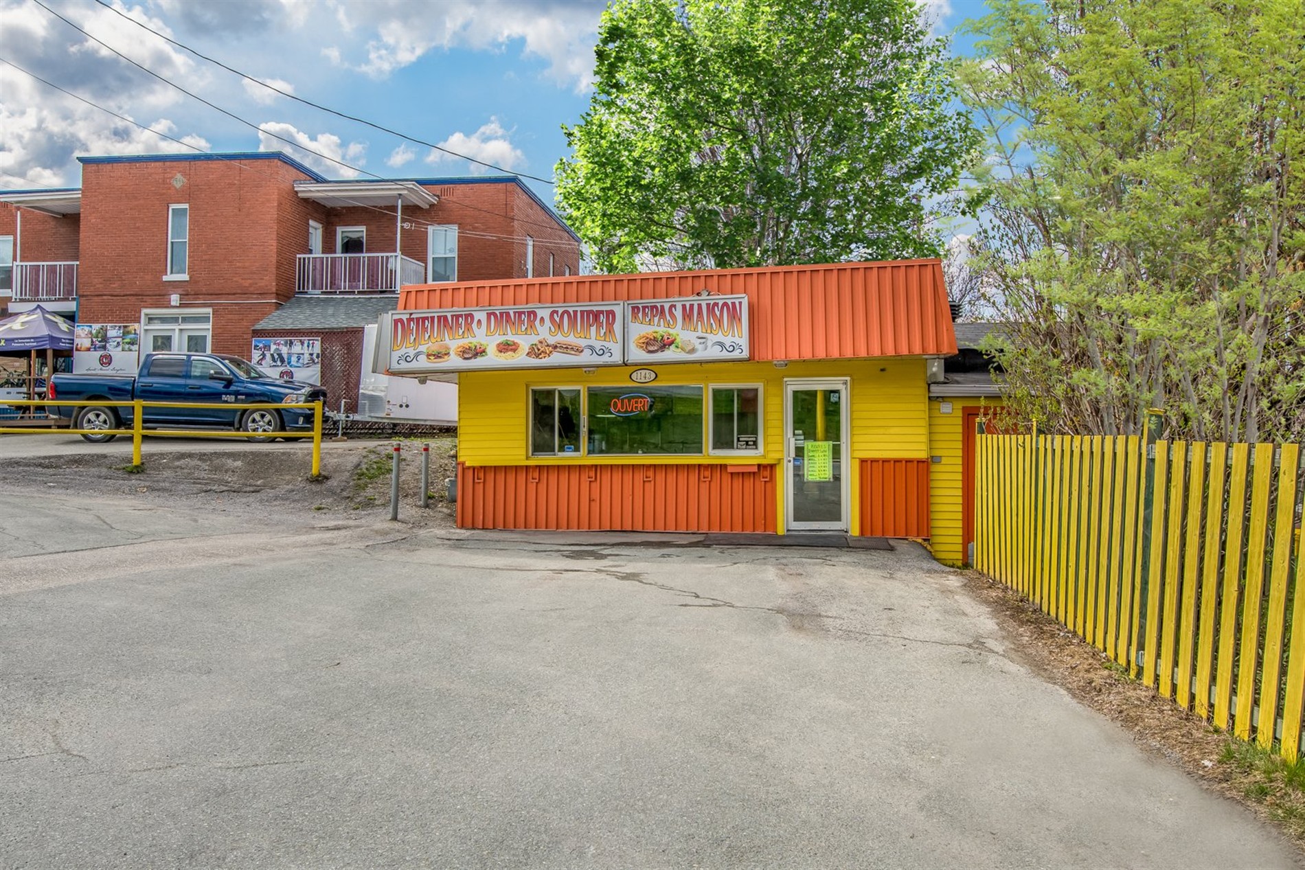 1143 Rue Galt O. — photo 3