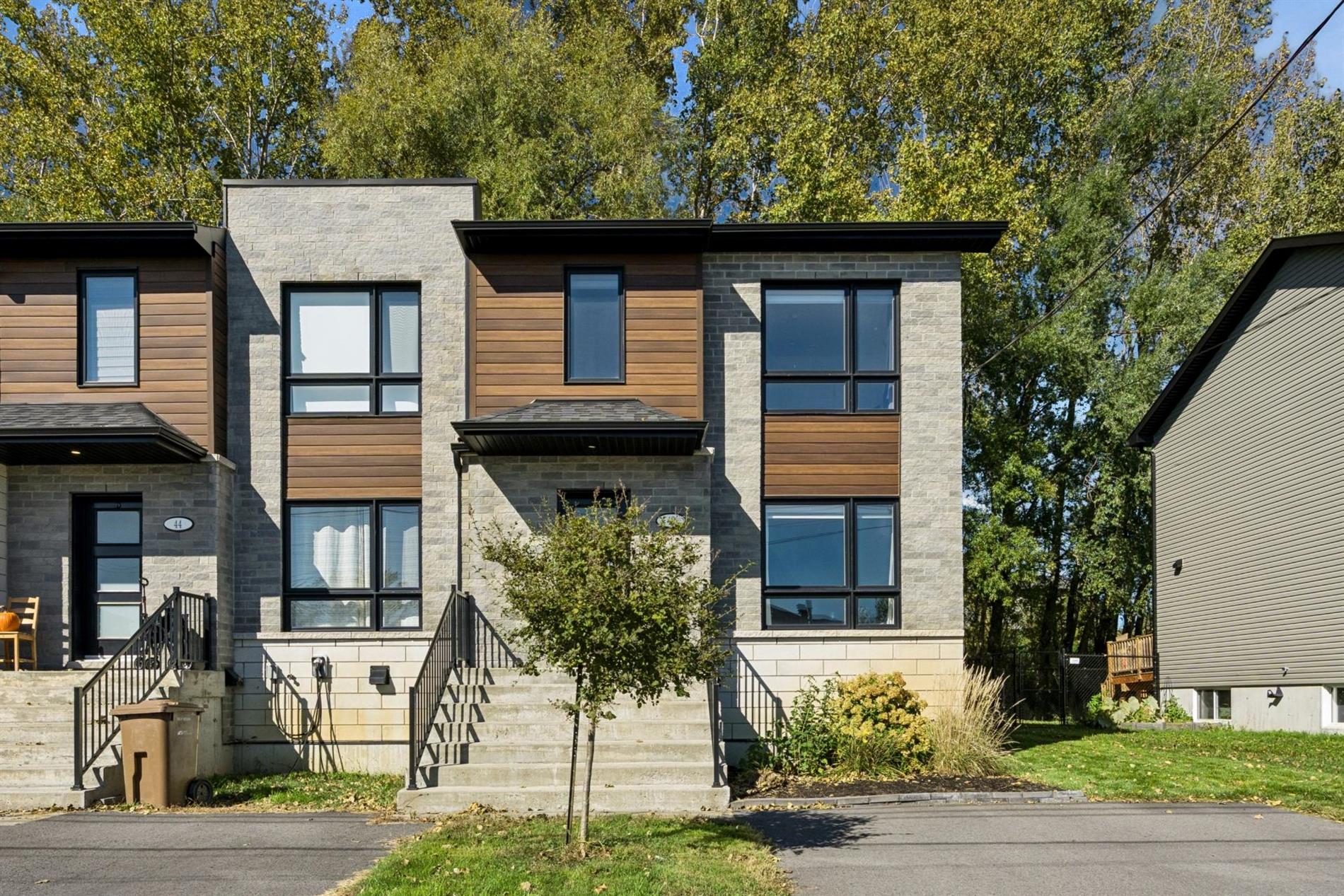 42 Rue Charles-Larocque — photo 1