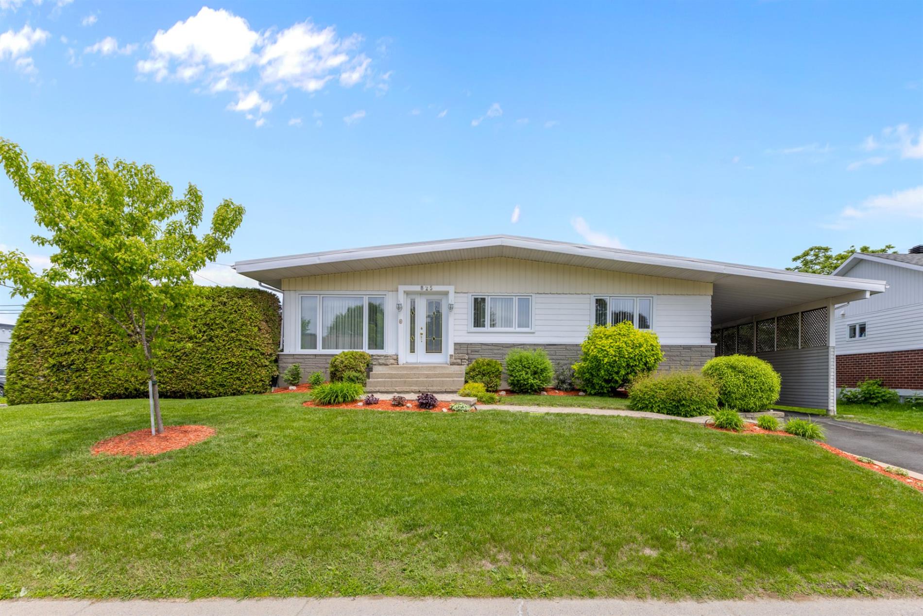 825 Av. Duchesneau — photo 1