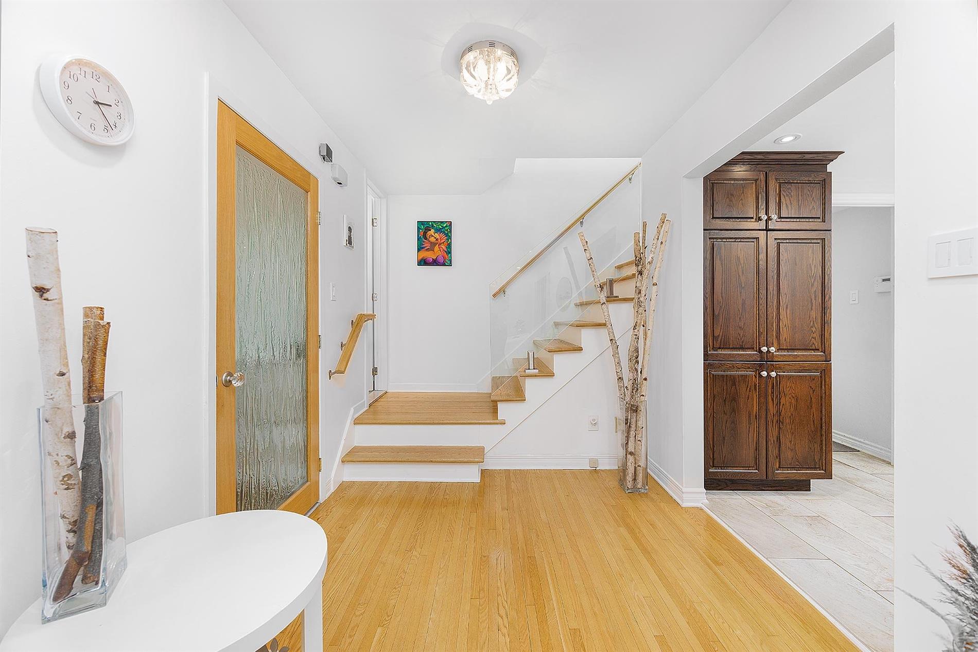 92 Av. Rockwyn — photo 2