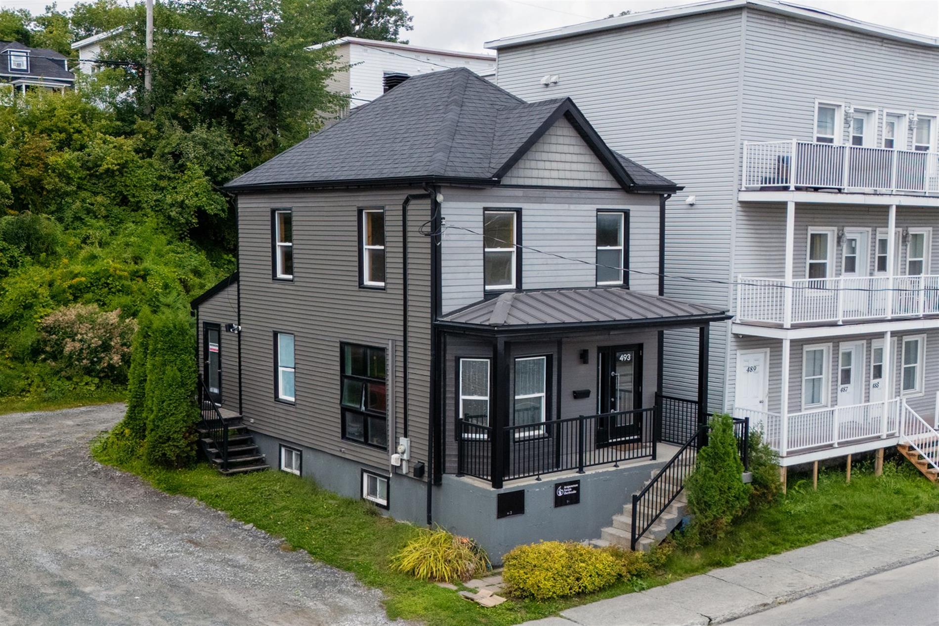 493 Rue Wellington S. — photo 1