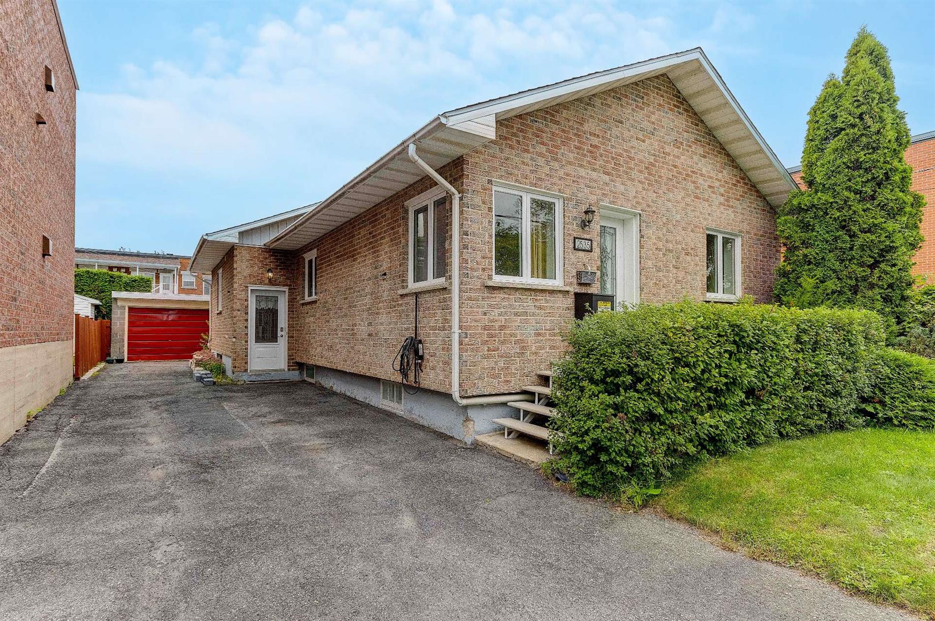 2535 Av. Beauparlant — photo 1
