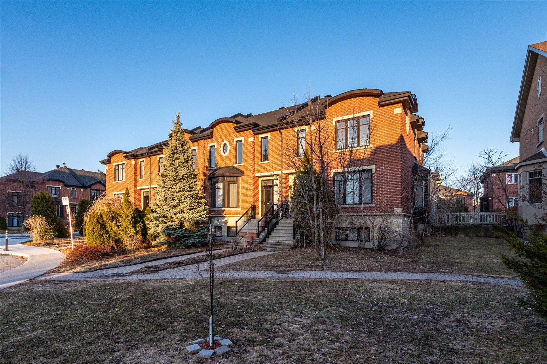 910 Rue Jules-Poitras — photo 1