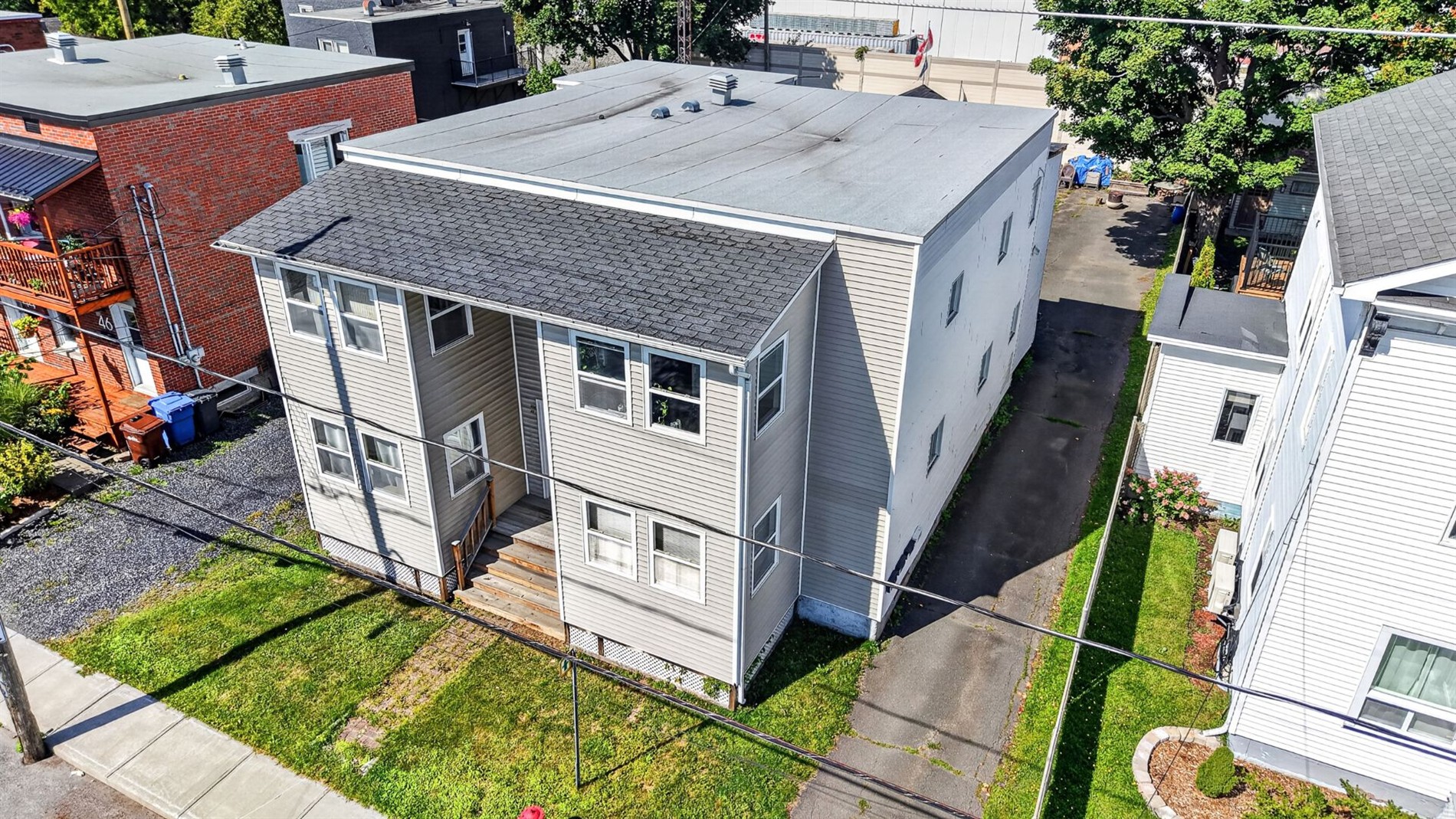 40-42 Rue Laval S. — photo 3