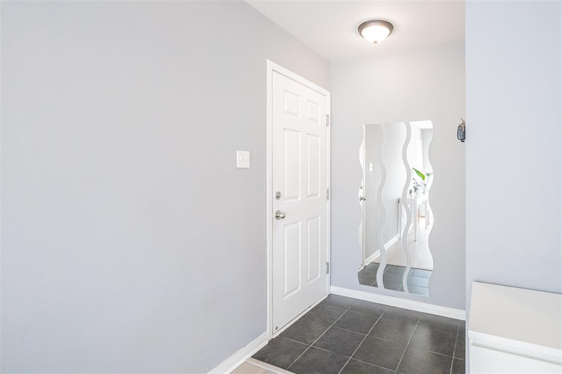 2325 Av. de la Gare — photo 2