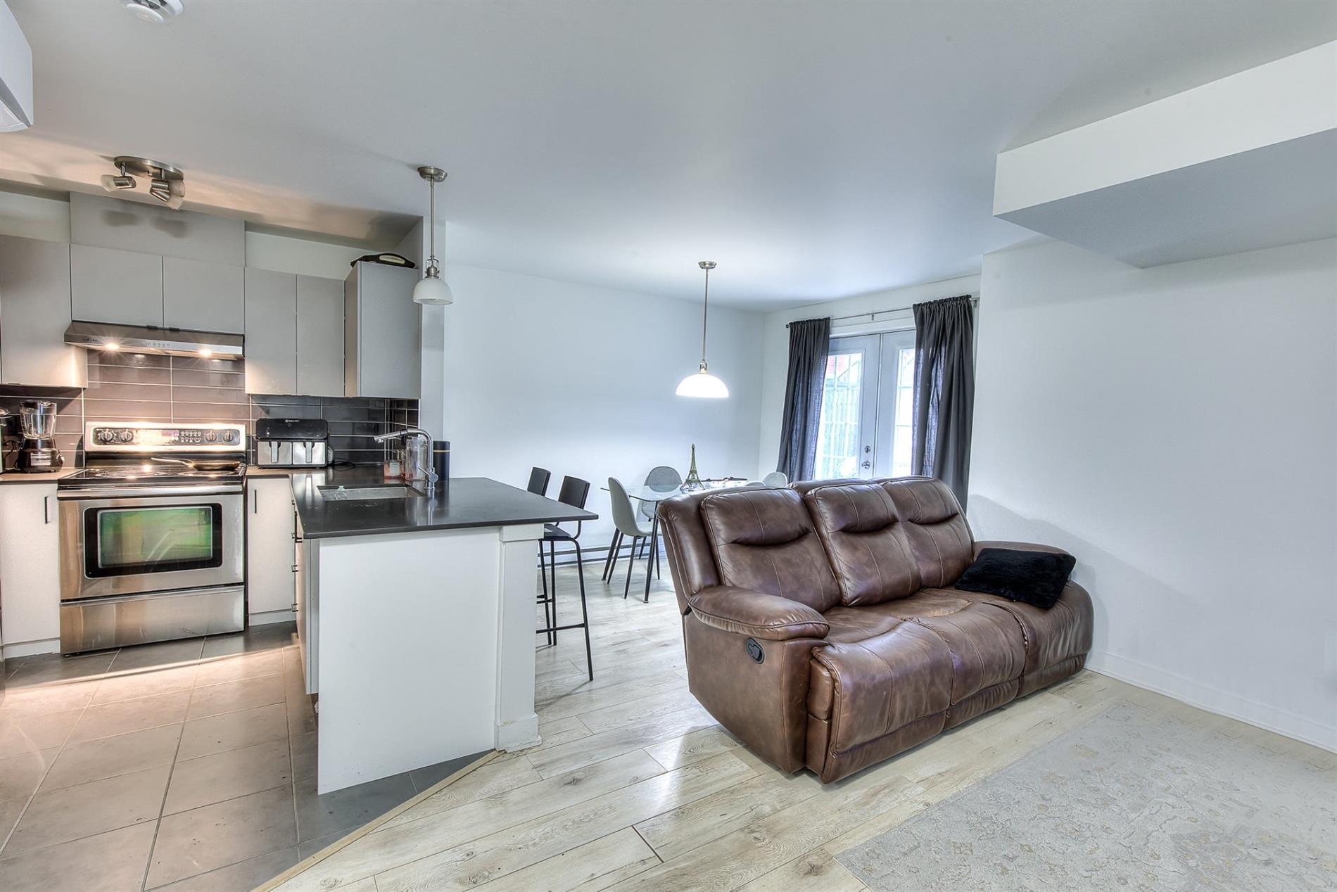 2586 Av. de la Gare — photo 3