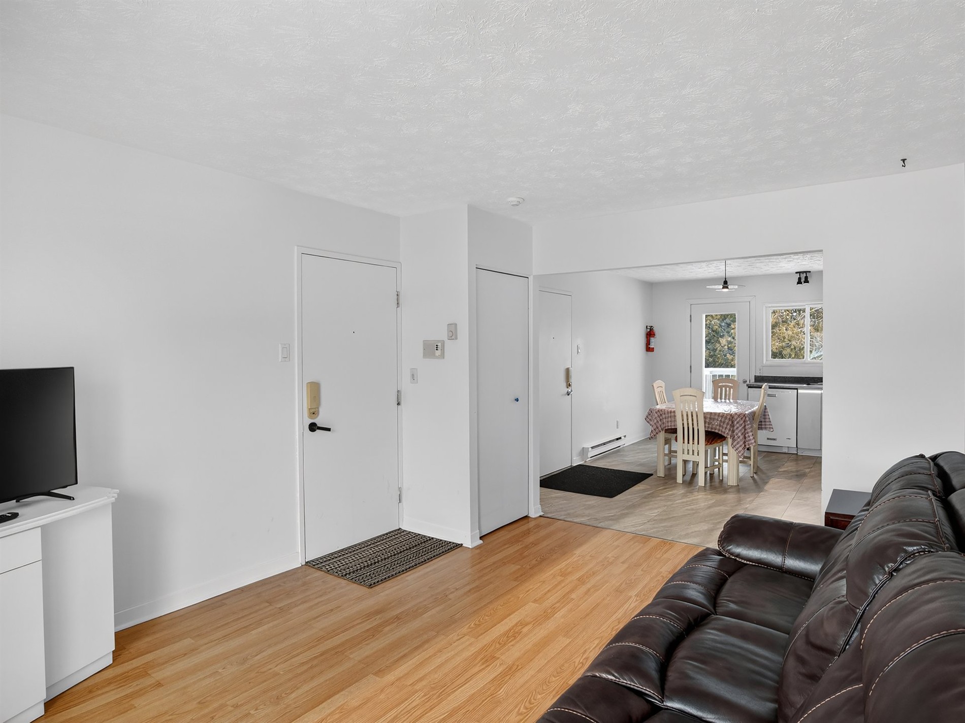 6-94 Boul. de Bromont — photo 3