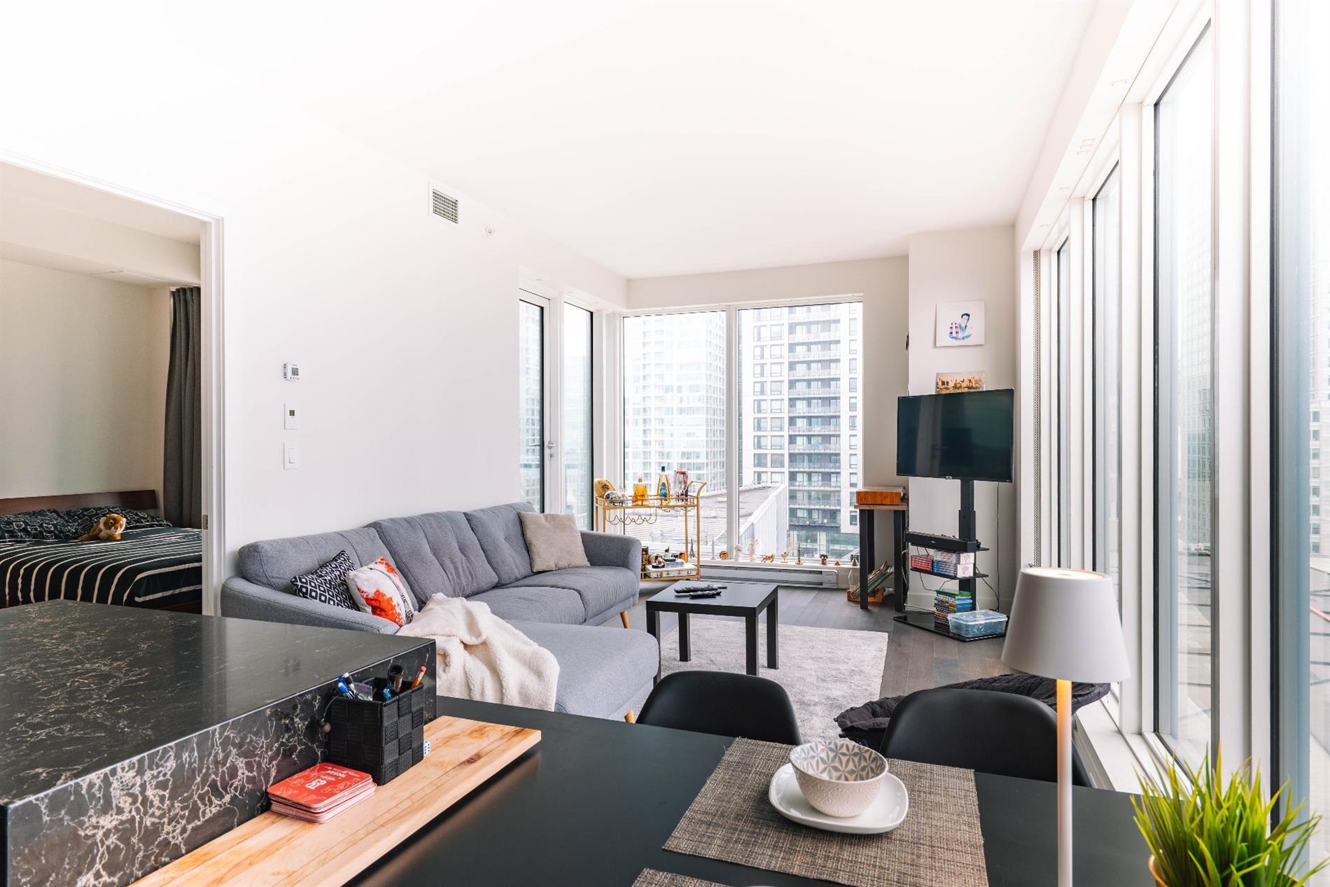 2407-1288 Rue St-Antoine O. — photo 3