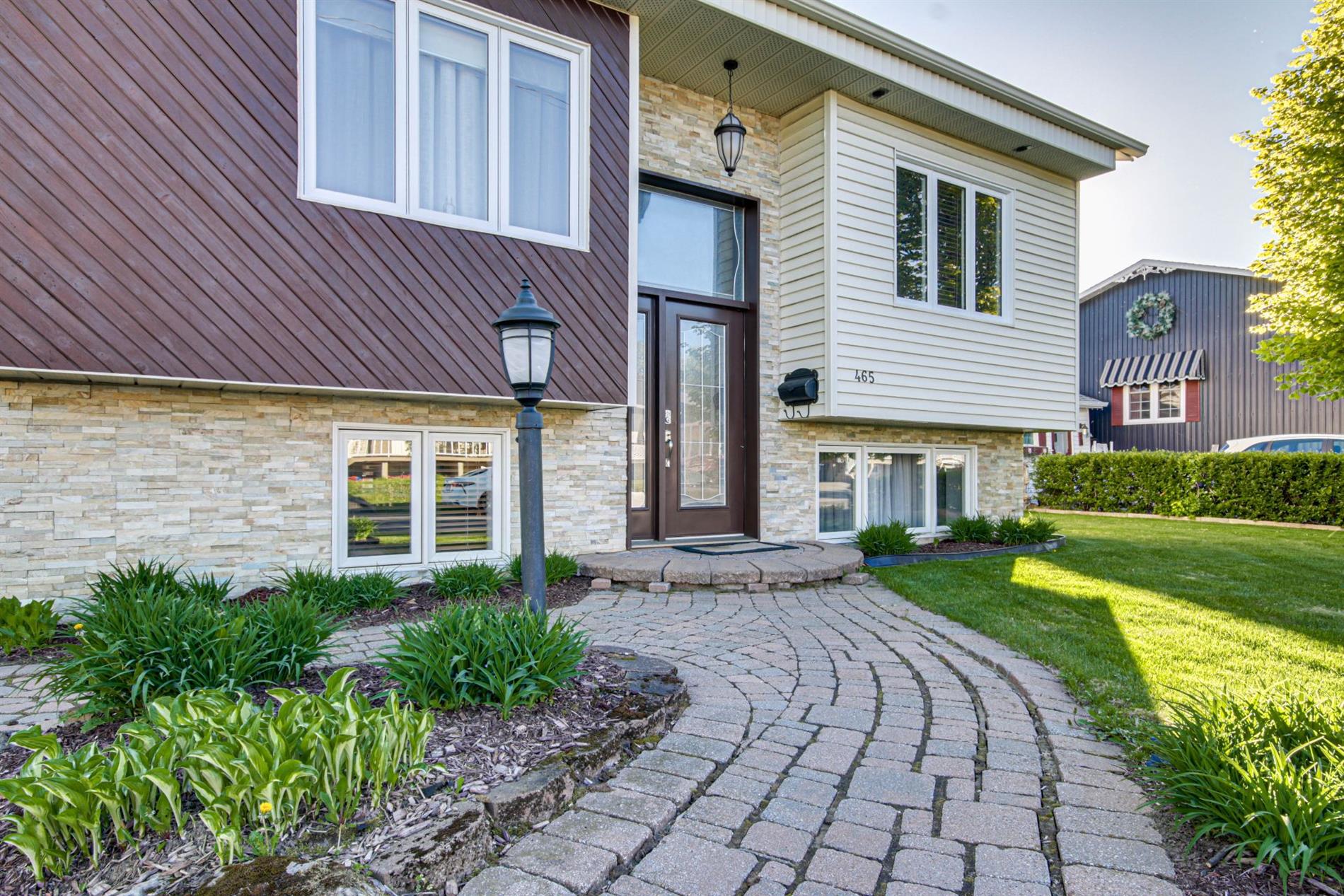 465 Rue Leclerc — photo 1