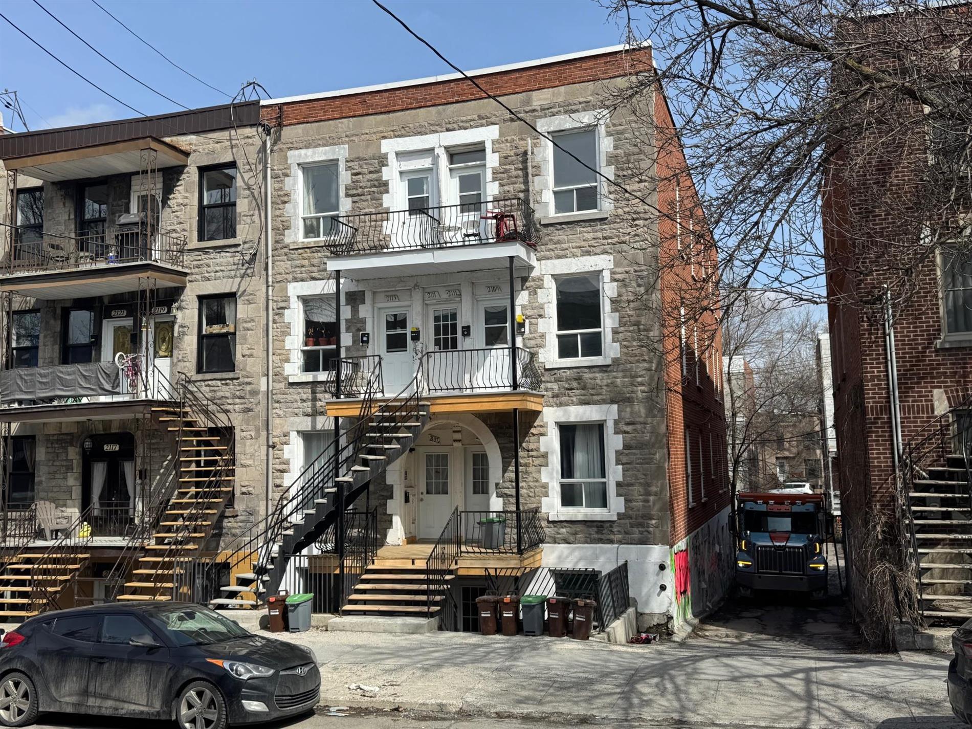 2105-2113 Rue Dézéry — photo 1
