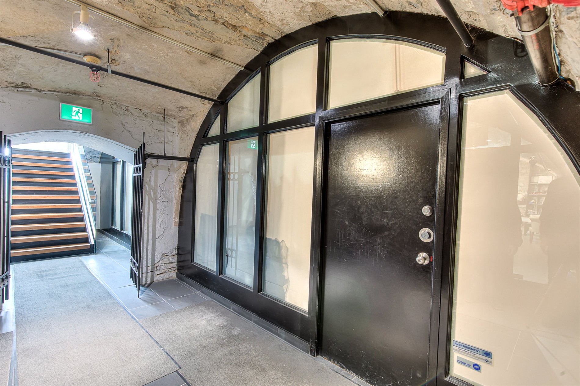 4-50 Rue St-Paul O. — photo 3