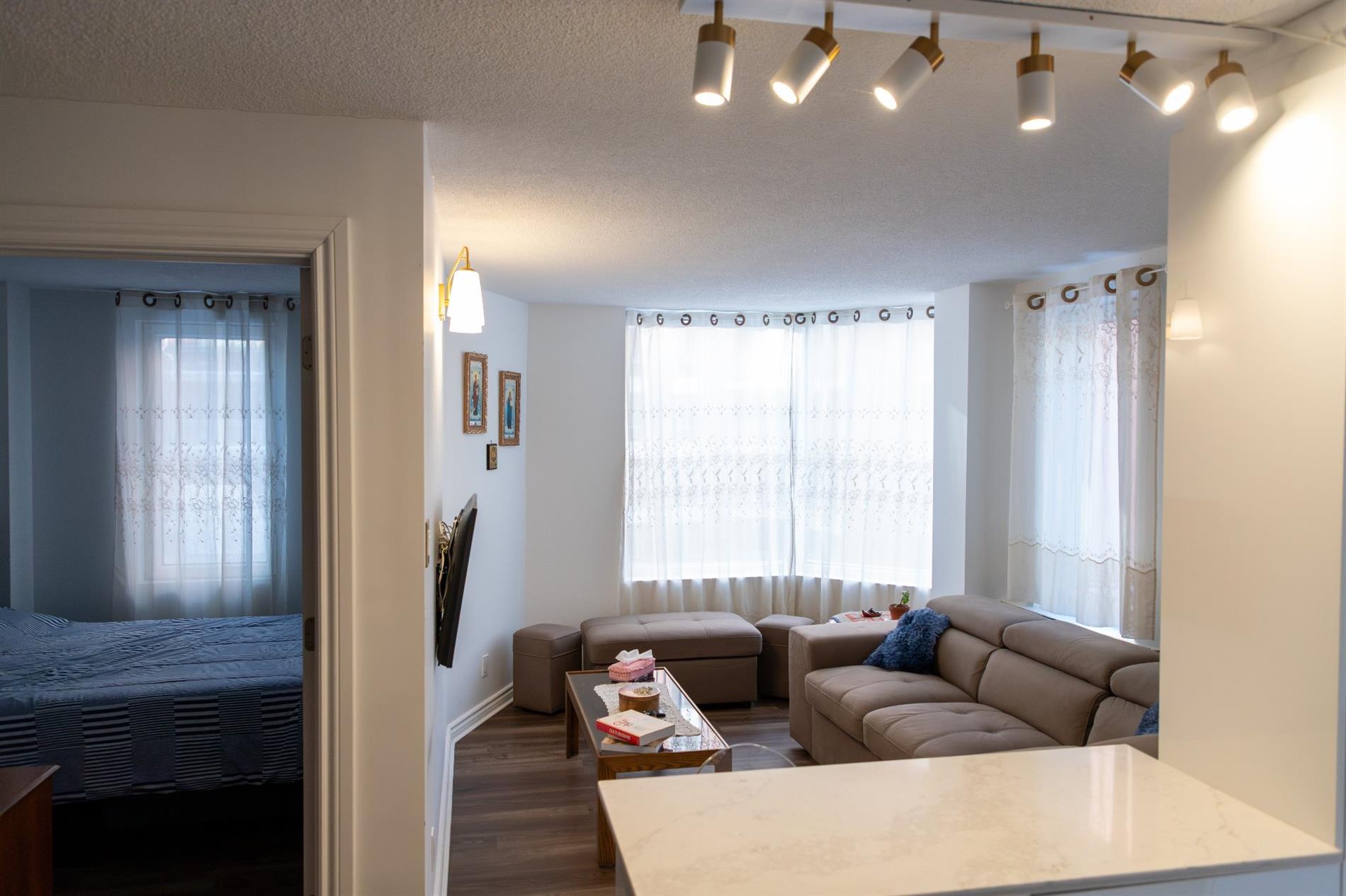 1055 Rue St-Mathieu — photo 1