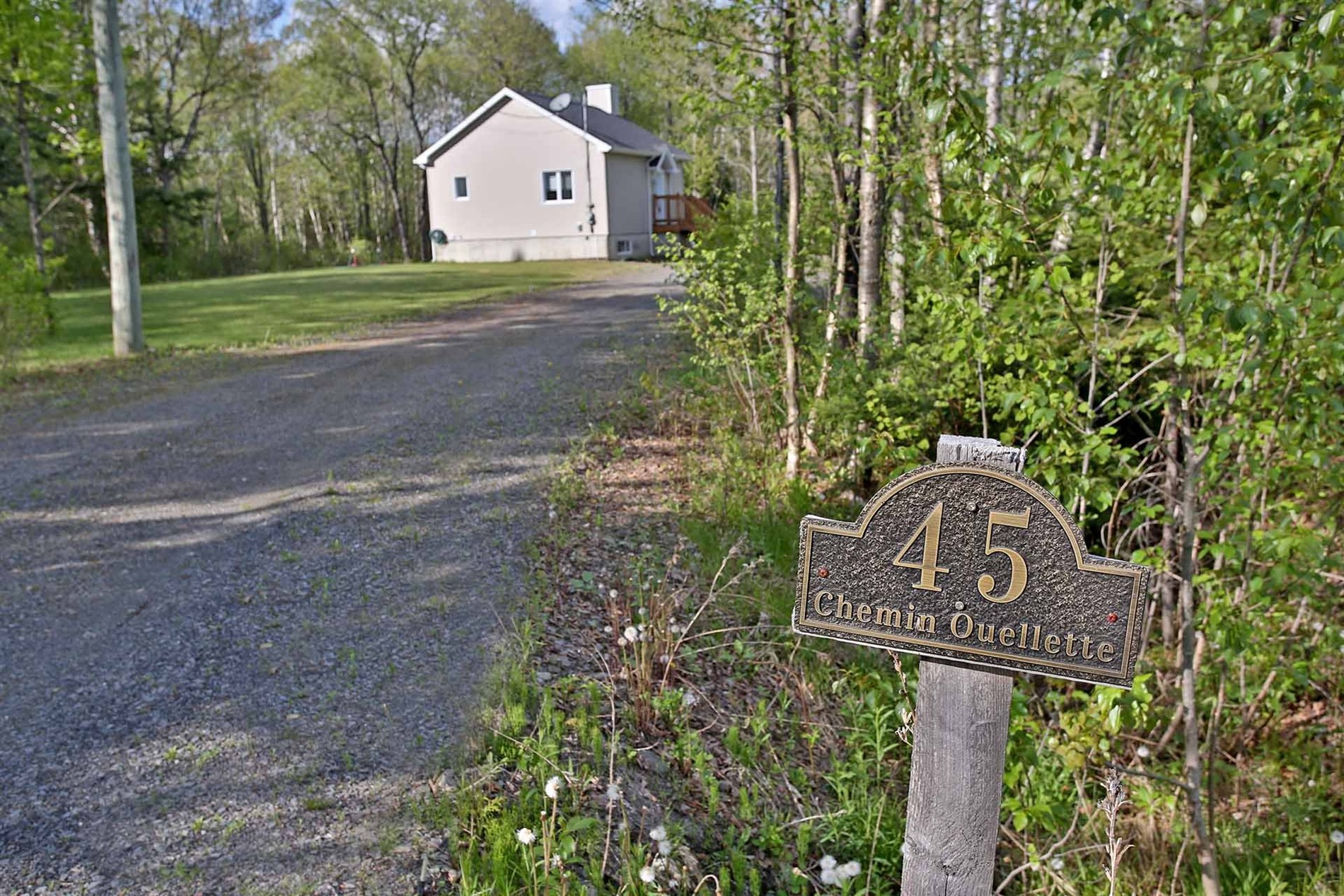 45 Ch. Ouellette — photo 2