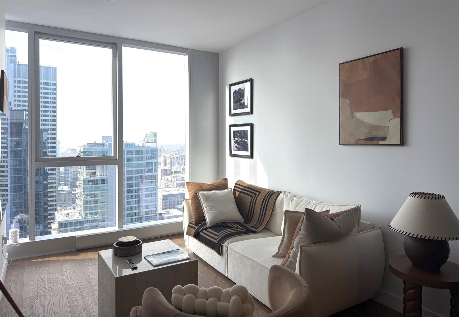 1205 Place Phillips — photo 1