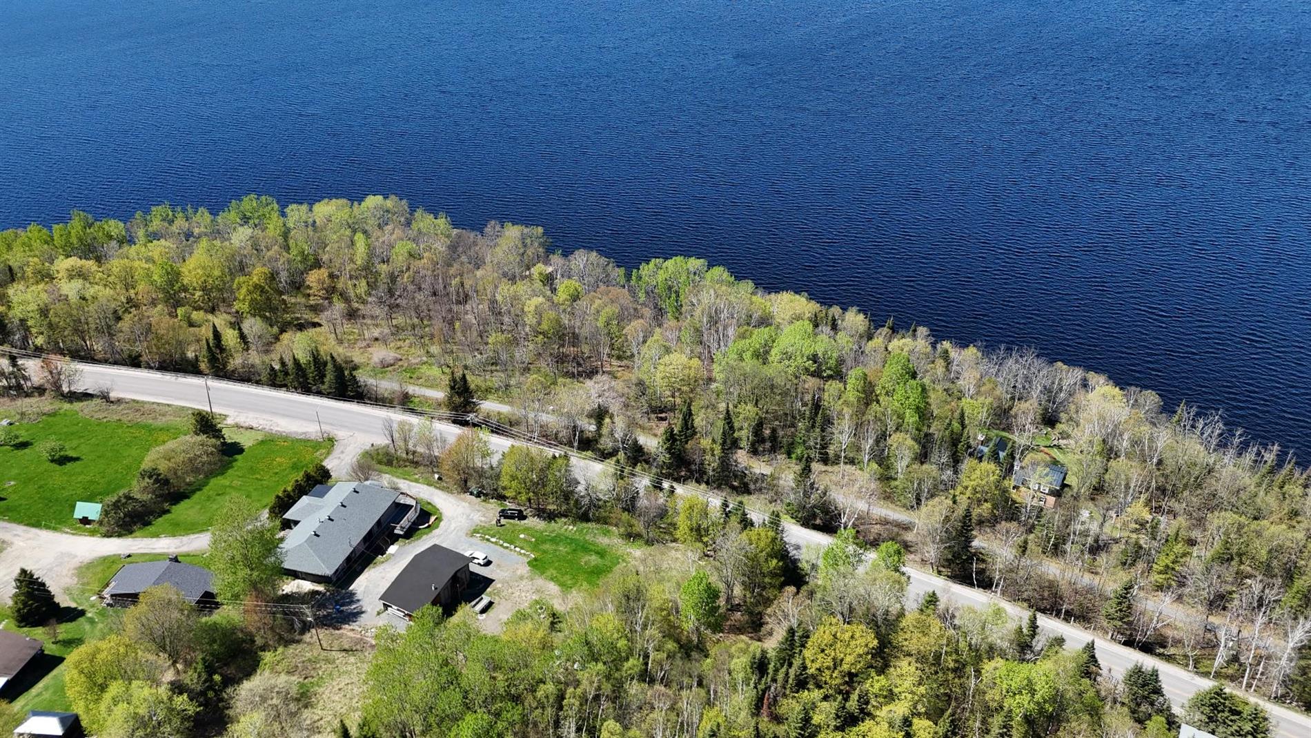 1181-1179 Ch. du Tour-du-Lac — photo 1