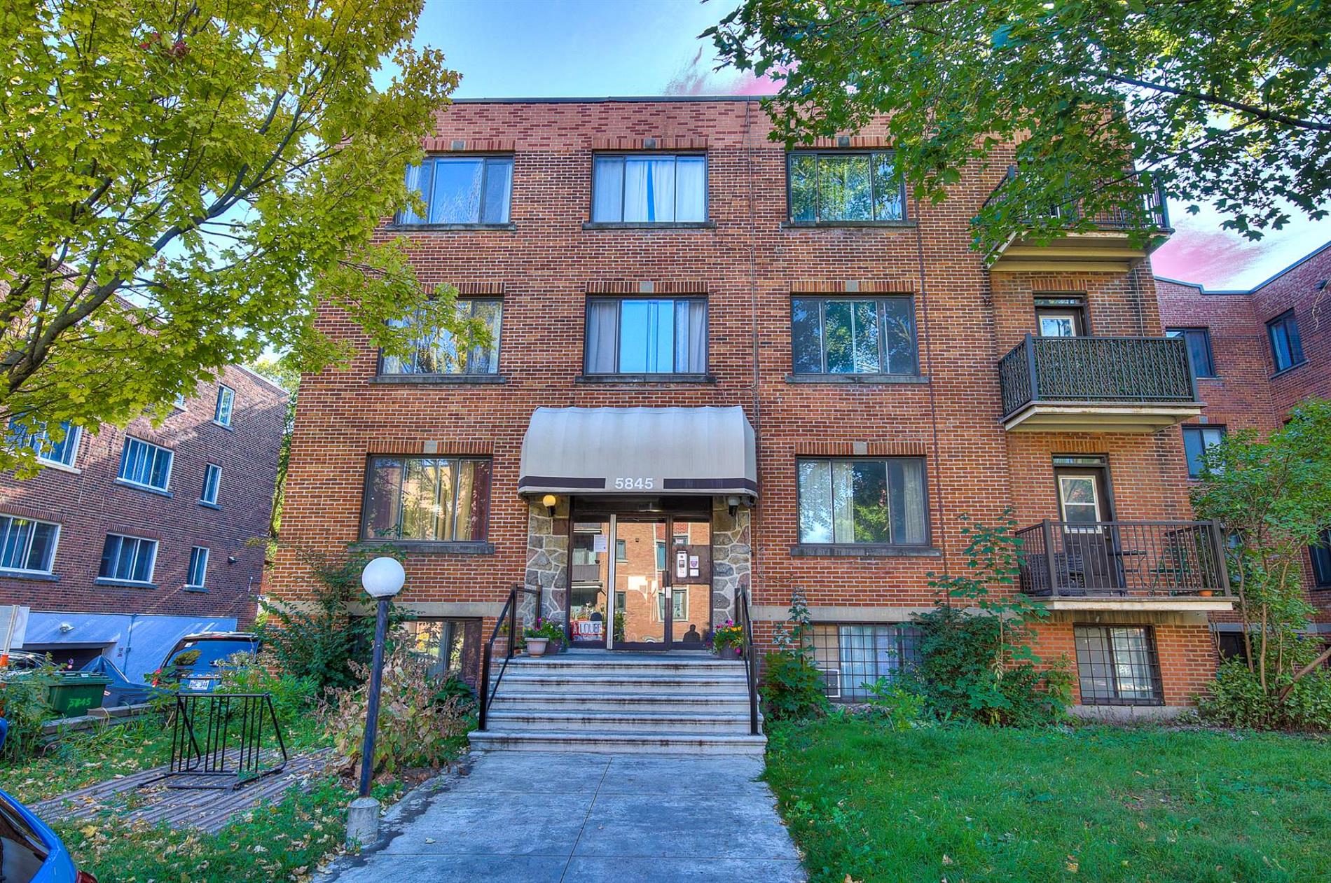 12-5845 Place Decelles — photo 1