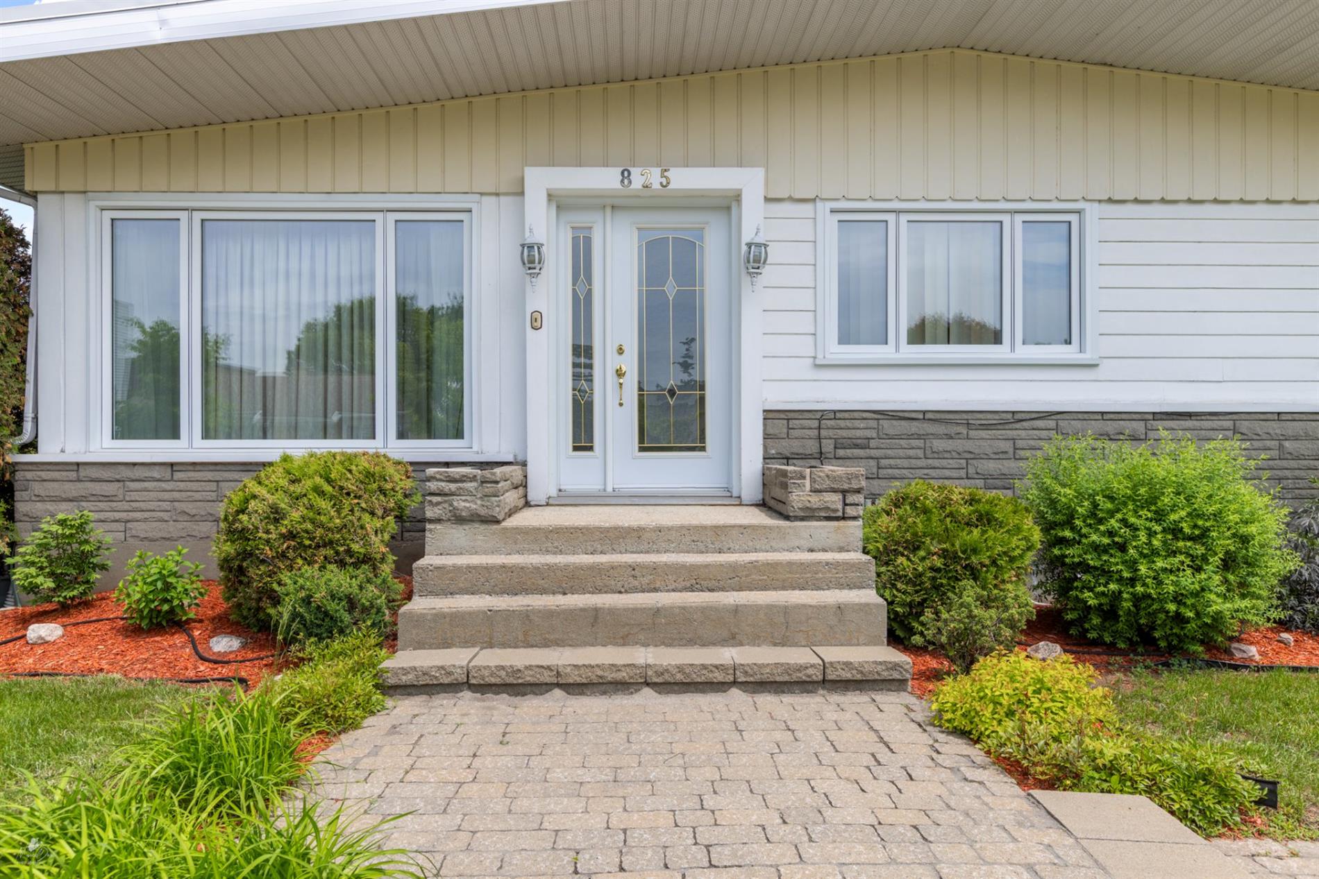 825 Av. Duchesneau — photo 2