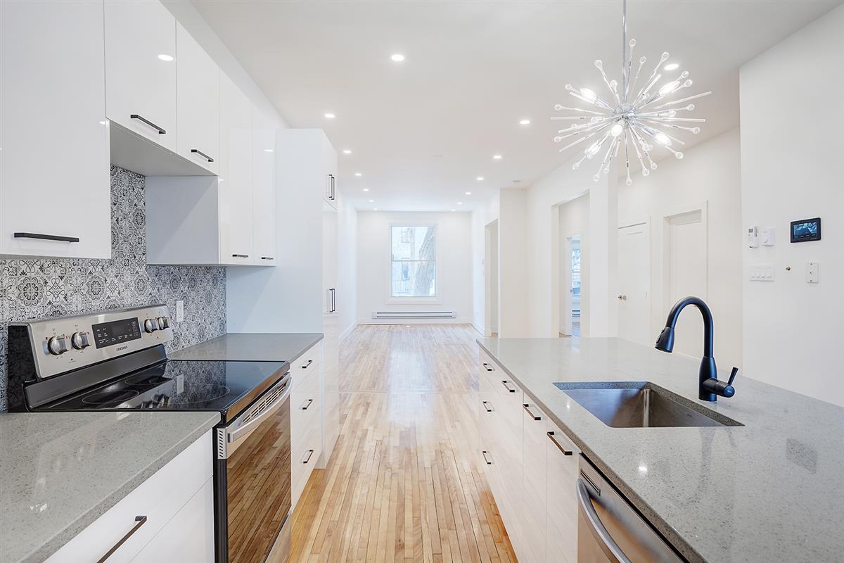 5453 Rue Saint-Urbain, H2T 2W8 — photo 1